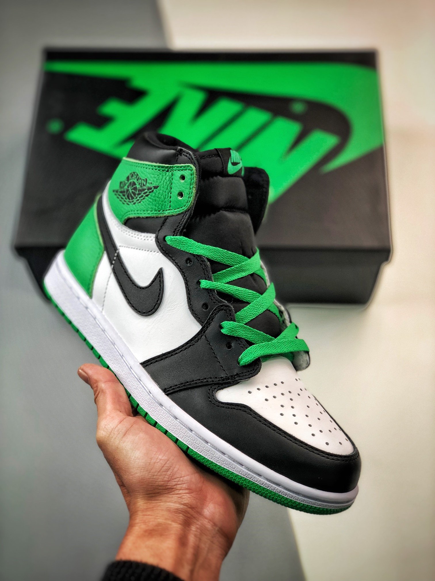 Air Jordan 1 High OG Black/Lucky Green-White DZ5485-031