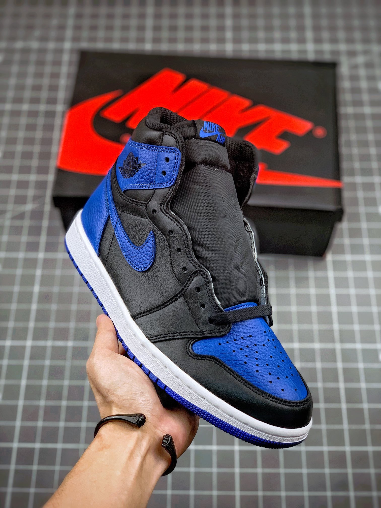 Air Jordan 1 High OG Black/Varsity Royal-White 555088-007