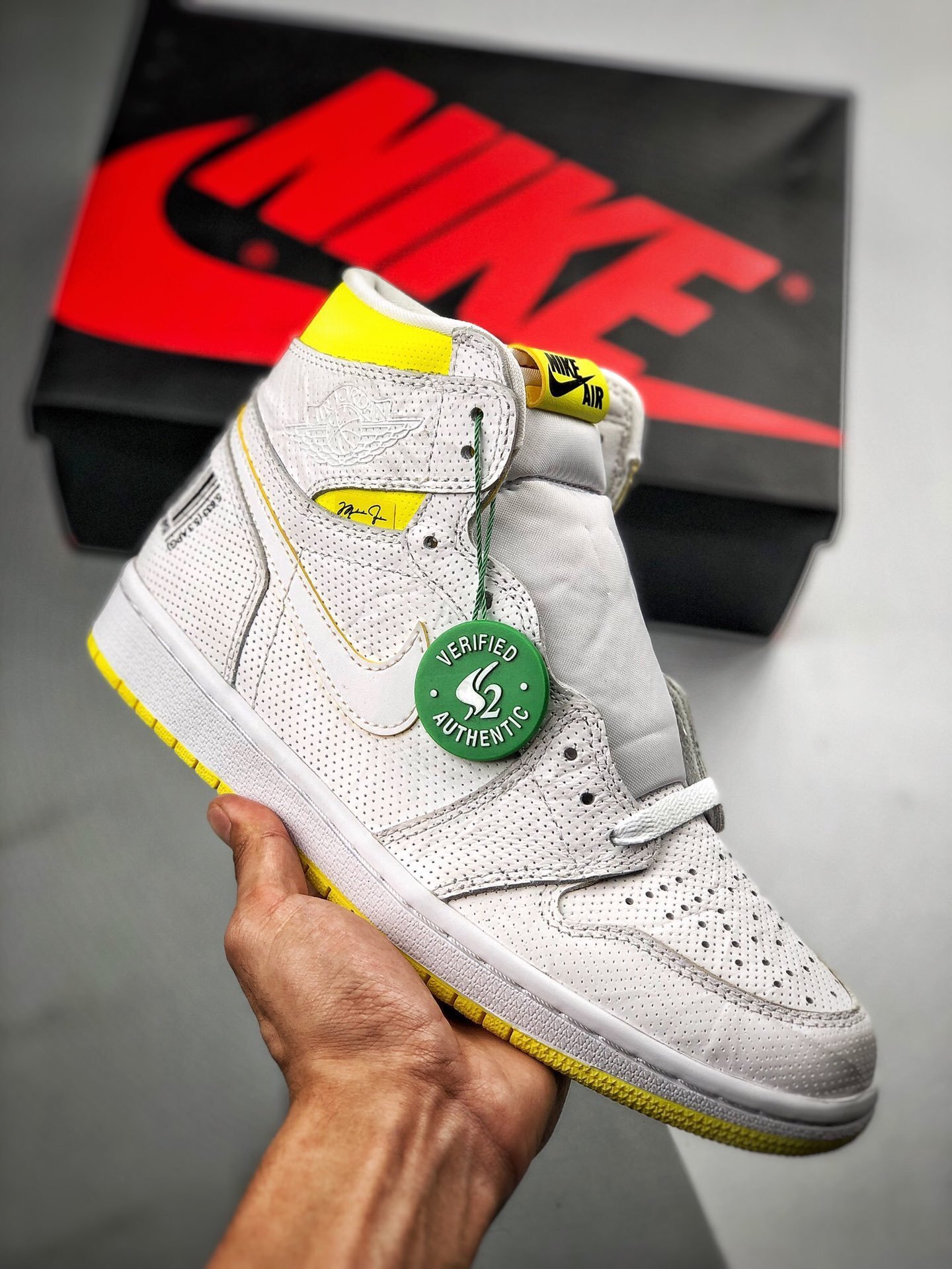 Air Jordan 1 High OG First Class Flight 555088-170