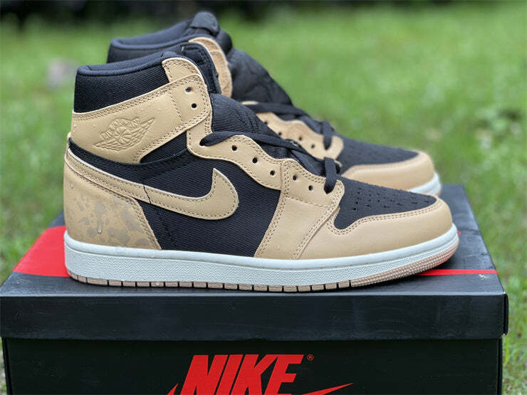 Air Jordan 1 High OG Heirloom