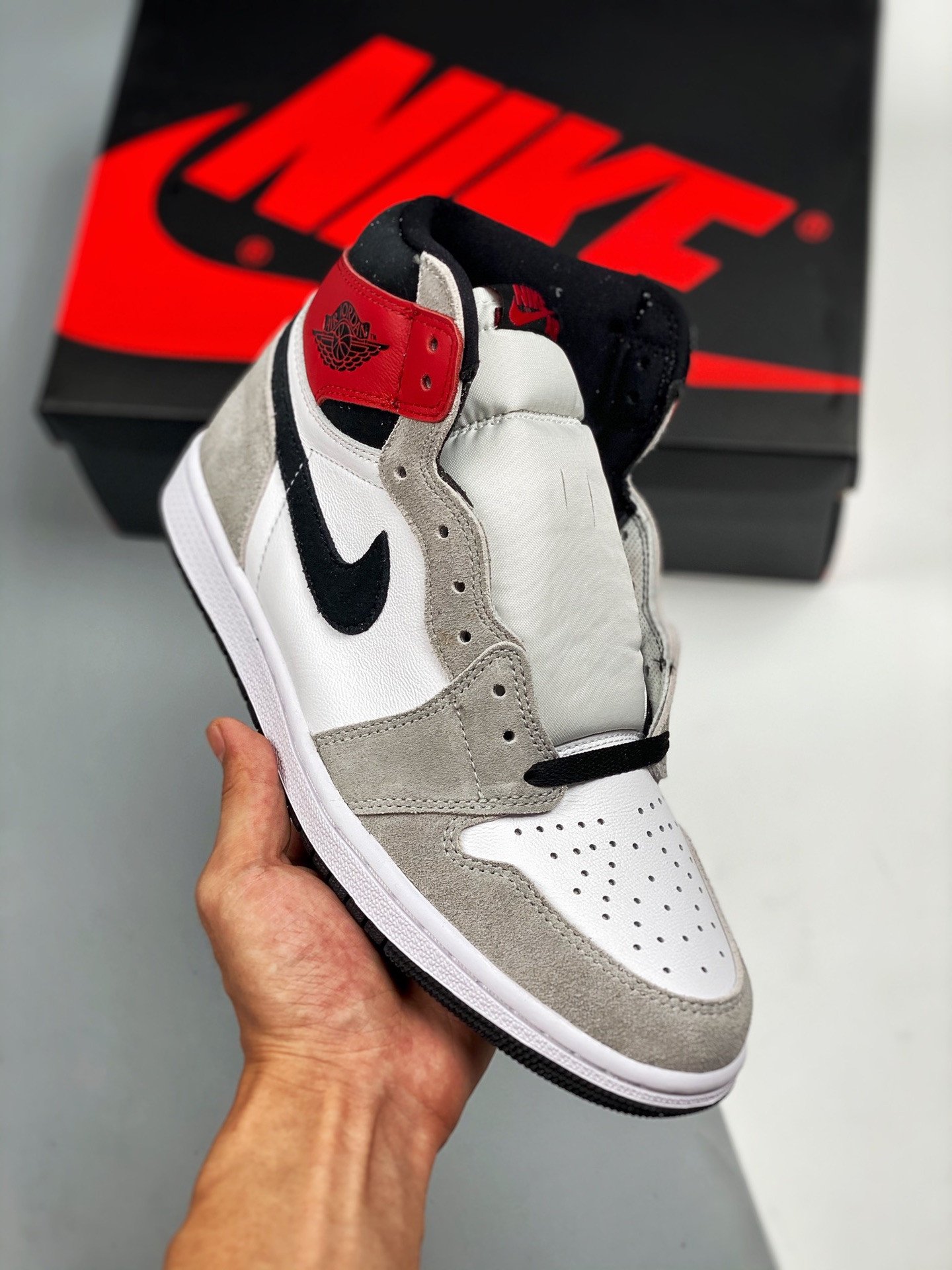 Air Jordan 1 High OG Light Smoke Grey 555088-126