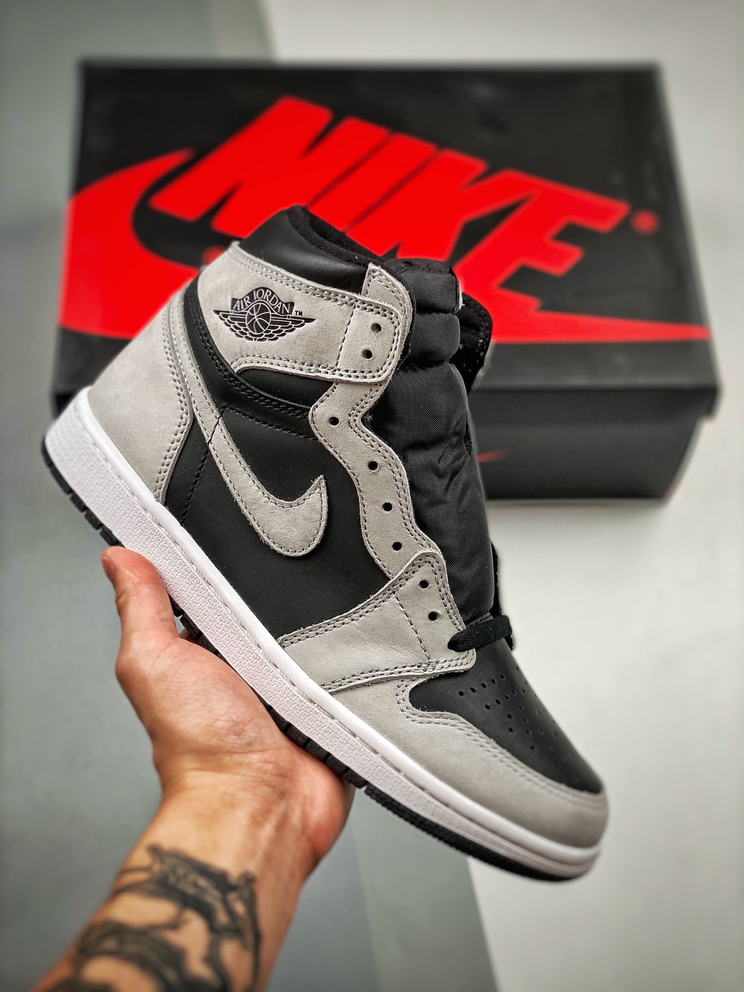 Air Jordan 1 High OG Shadow 2.0 Black/Light Smoke Grey-White 555088-035