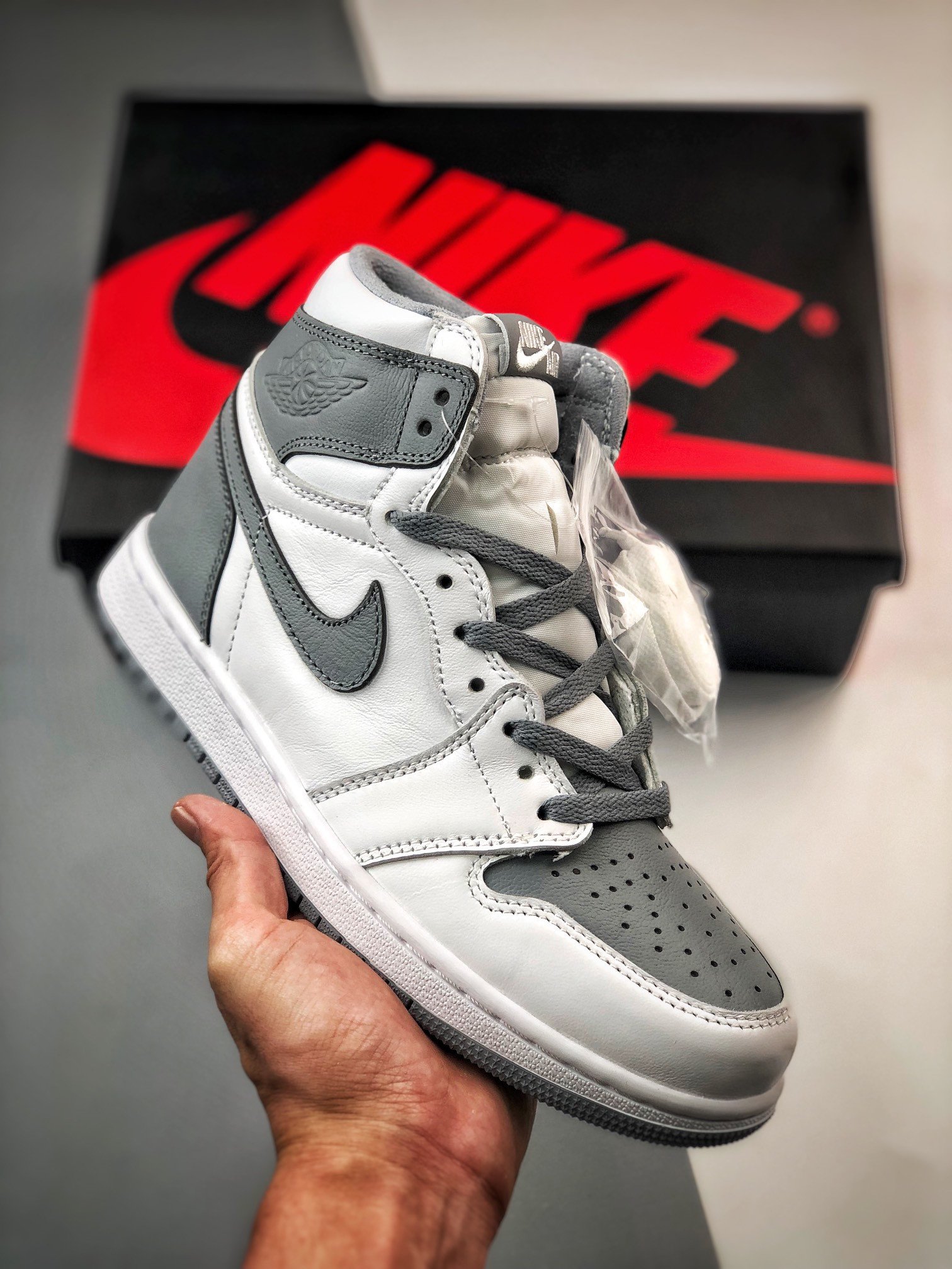 Air Jordan 1 High OG Stealth/White 555088-037