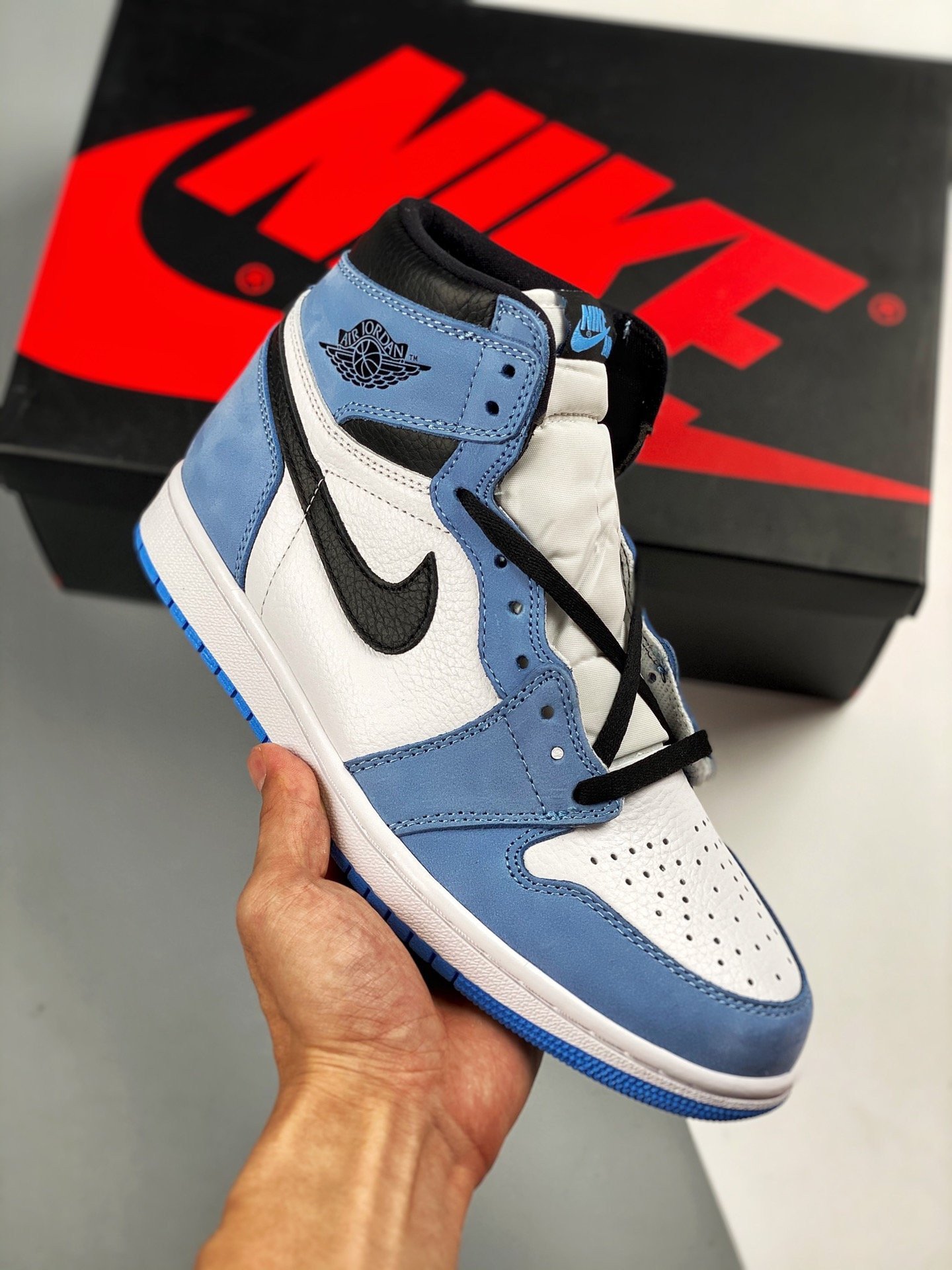 Air Jordan 1 High OG University Blue 555088-134