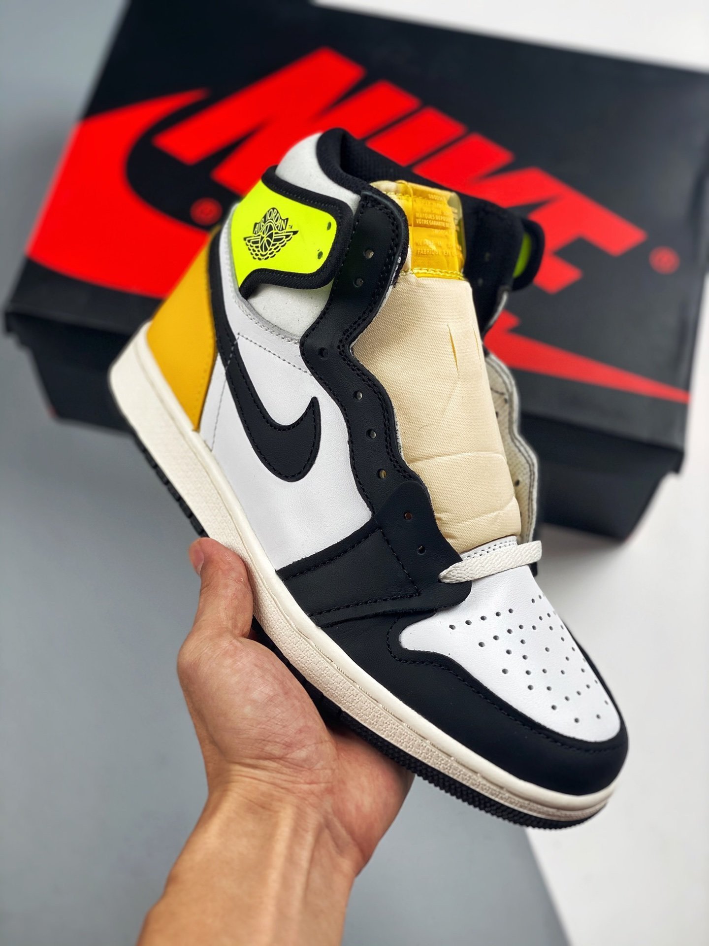 Air Jordan 1 High OG Volt Gold White/Volt/University Gold/Black 555088-118