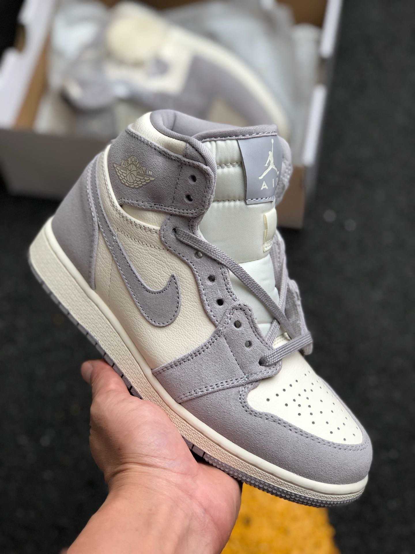 Air Jordan 1 High Premium WMNS Pale Ivory AH7389-101
