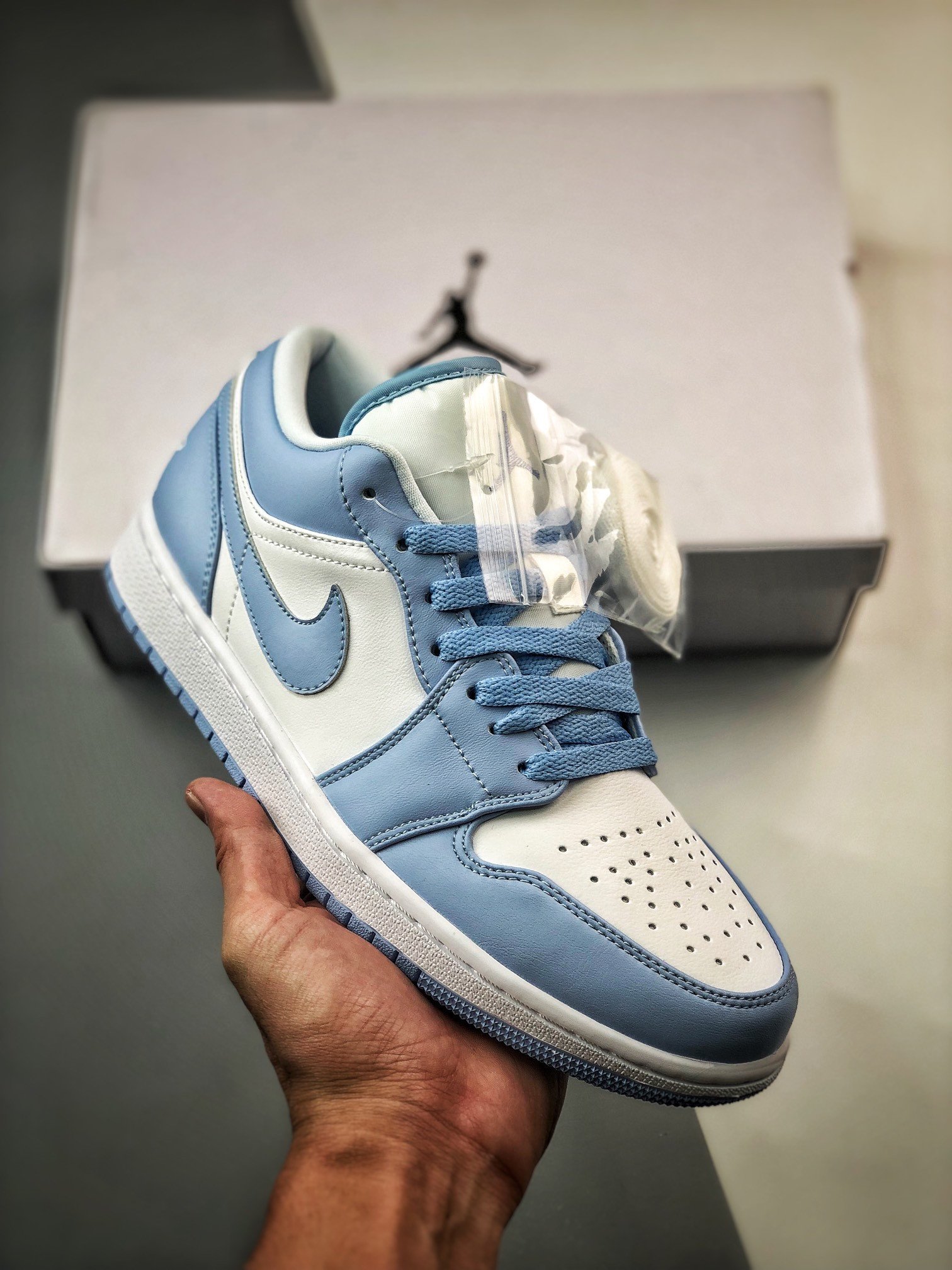 Air Jordan 1 Low "Aluminum" DC0774-141