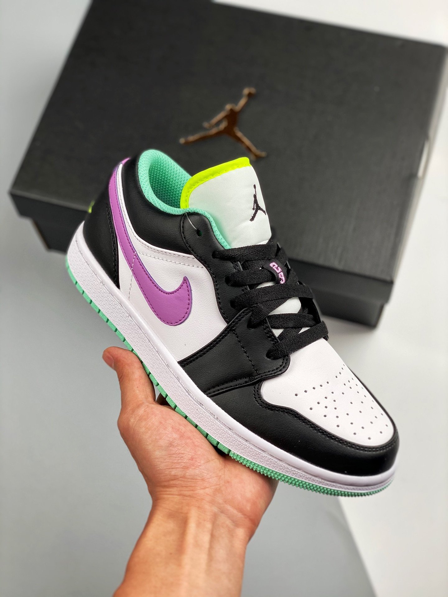 Air Jordan 1 Low GS White/Black-Green Glow 553560-151