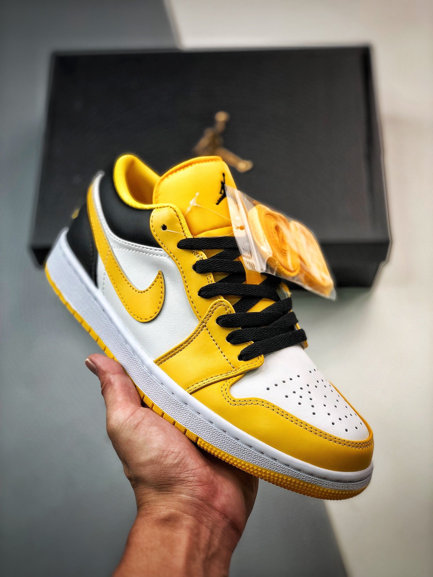 Air Jordan 1 Low 'Taxi' University Gold/White/Black 553560-701