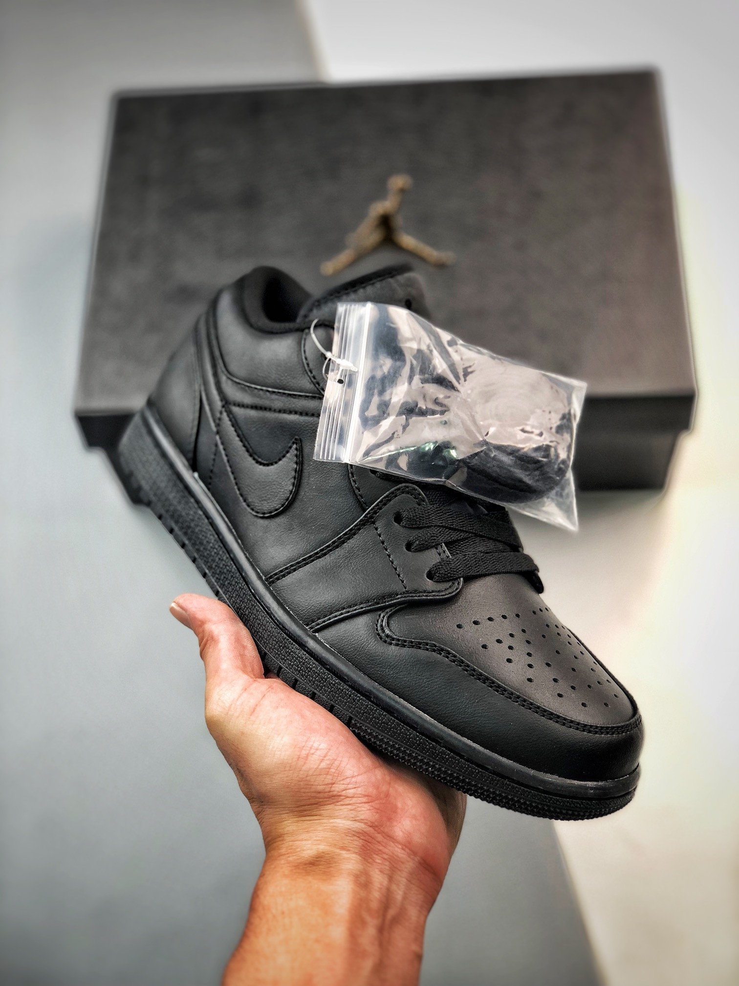 Air Jordan 1 Low Triple Black 553558-093