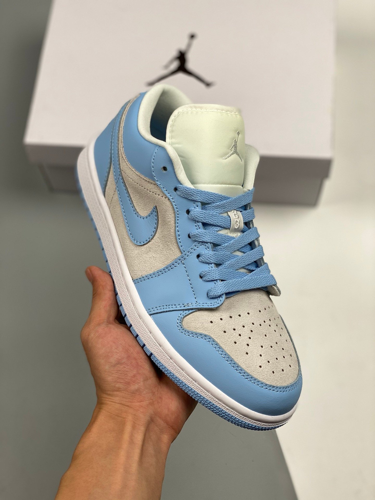 Air Jordan 1 Low University Blue DC0774-050