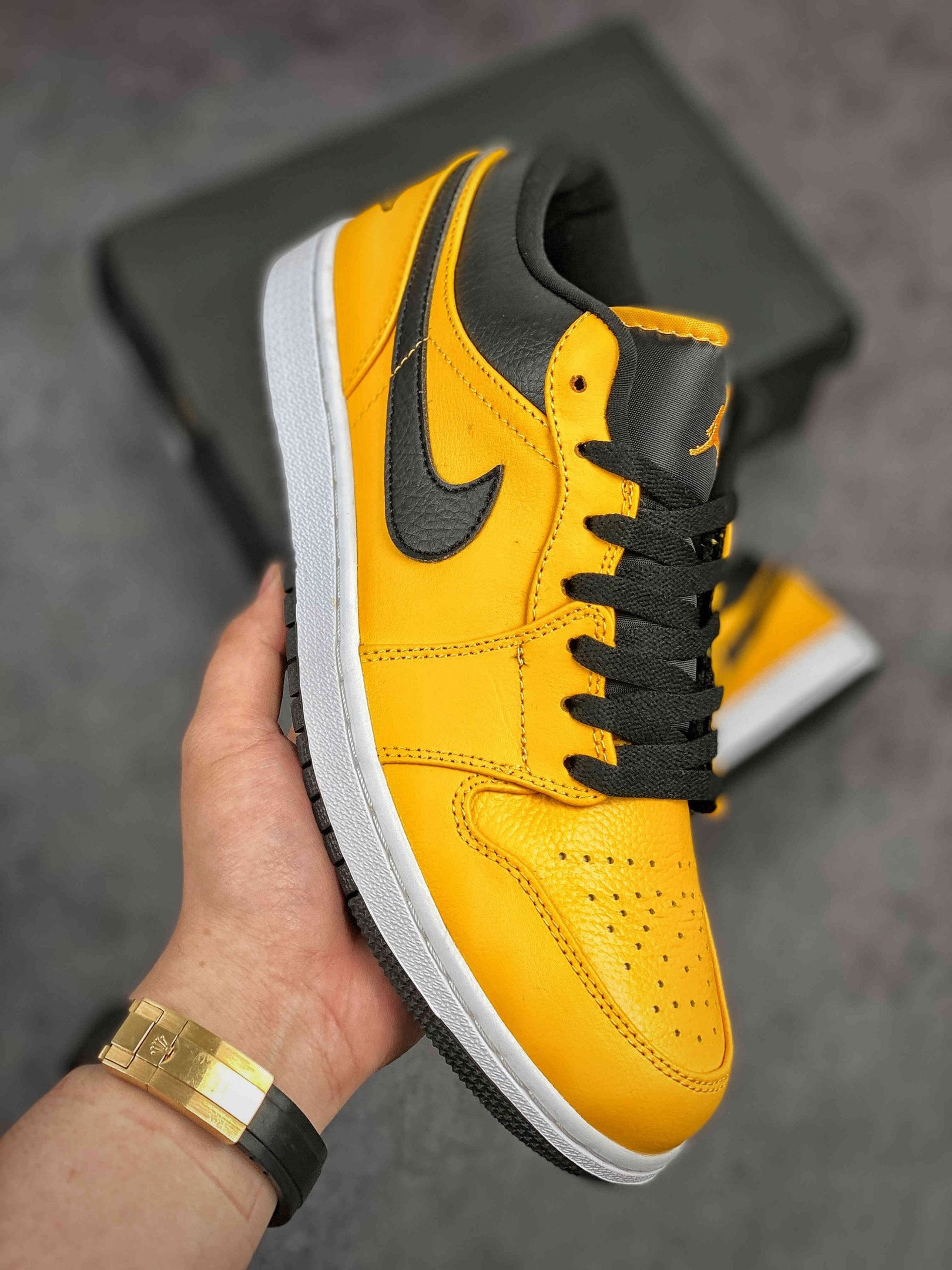 Air Jordan 1 Low University Gold/Black-White 553558-700