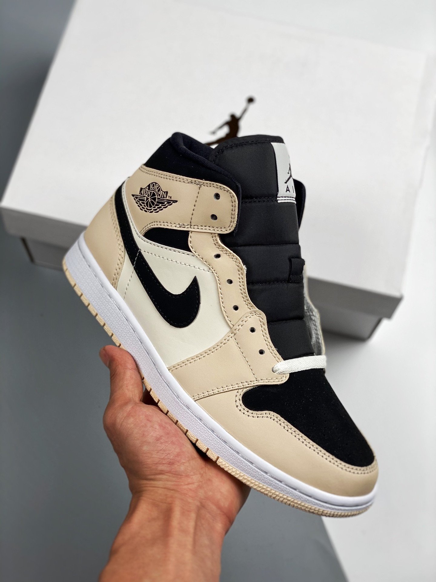 Air Jordan 1 Mid Barely Orange BQ6472-800