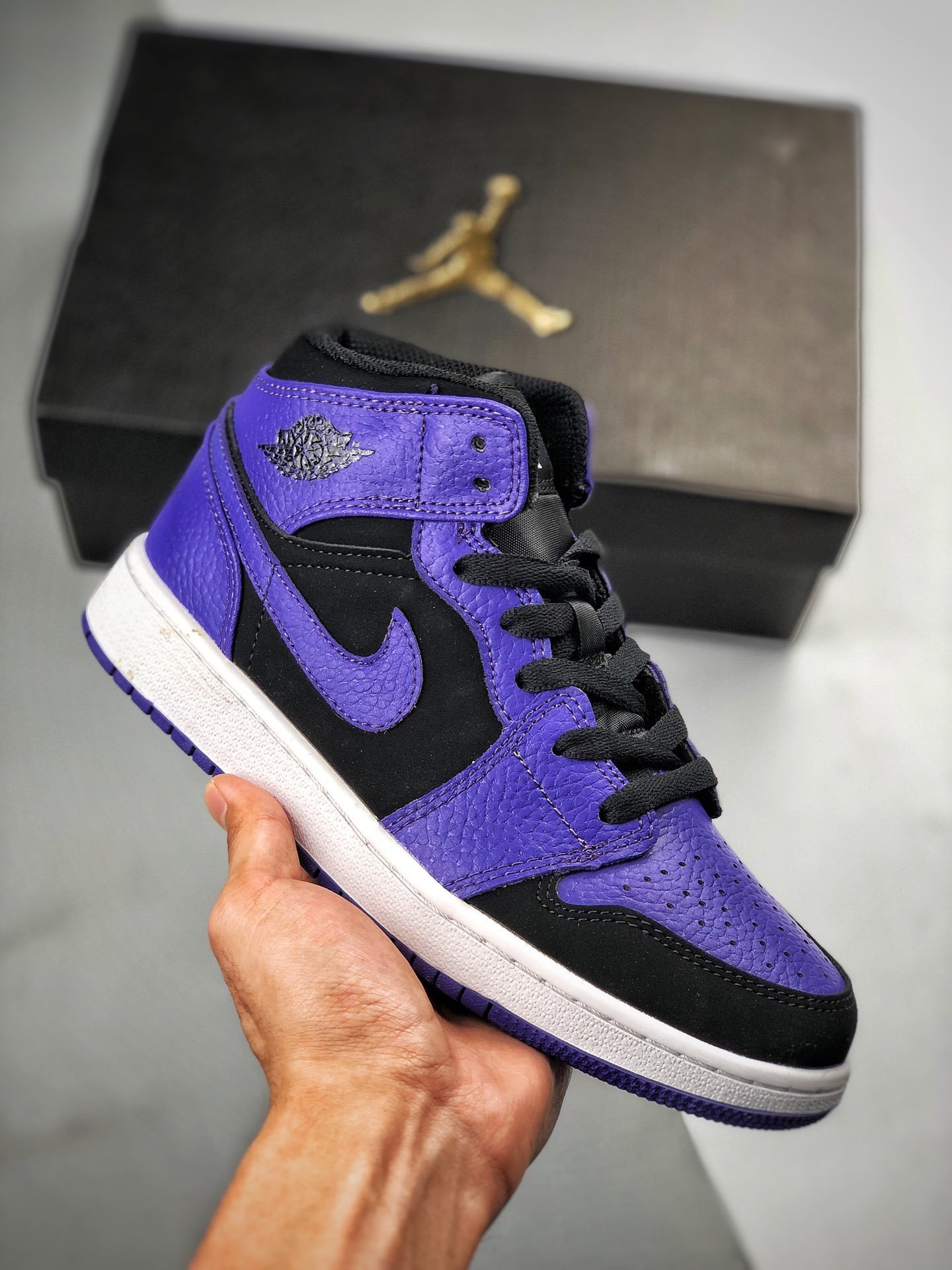 Air Jordan 1 Mid Black Concord 554724-051