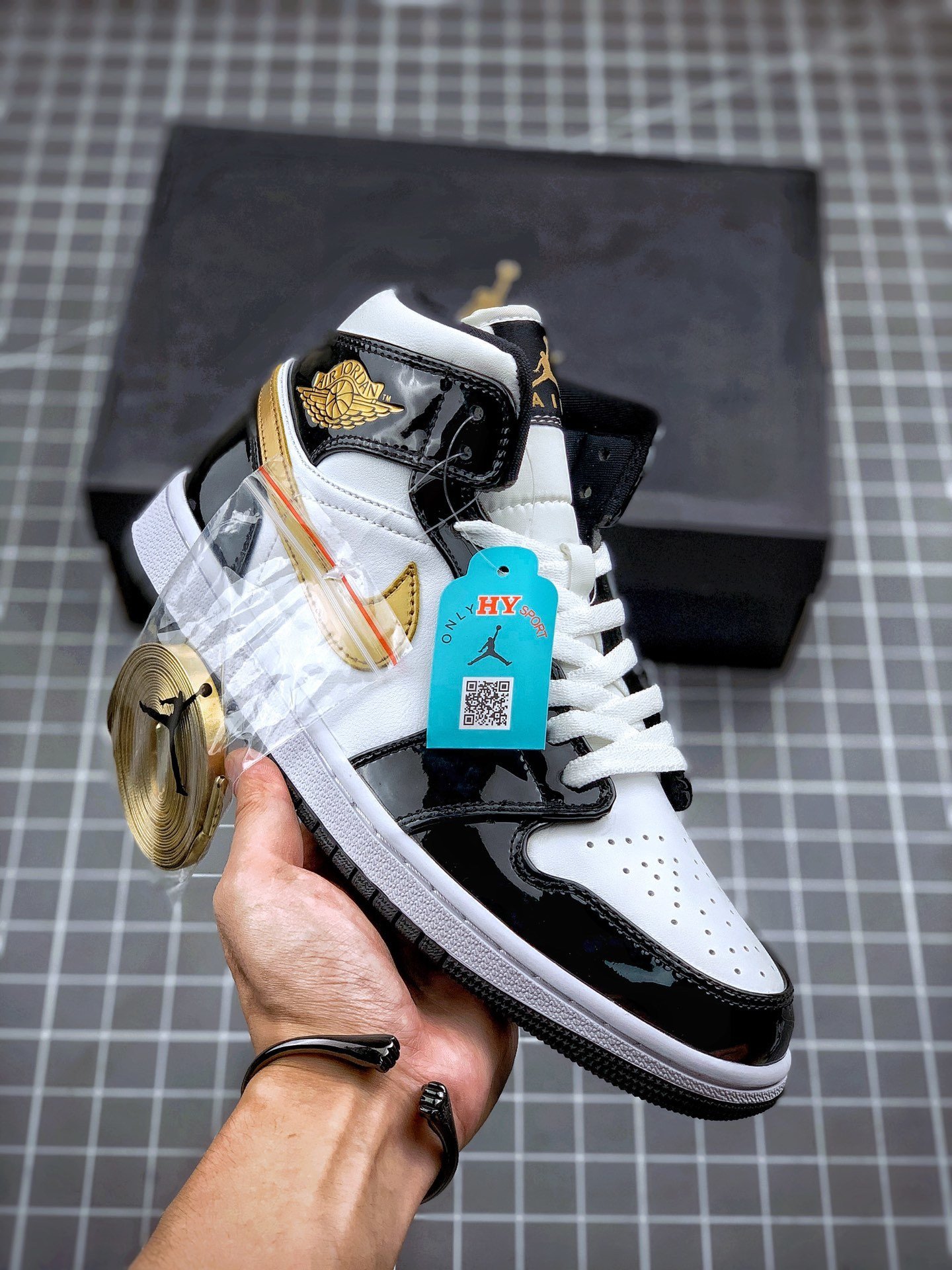 Air Jordan 1 Mid Black Gold Patent Leather 852542-007