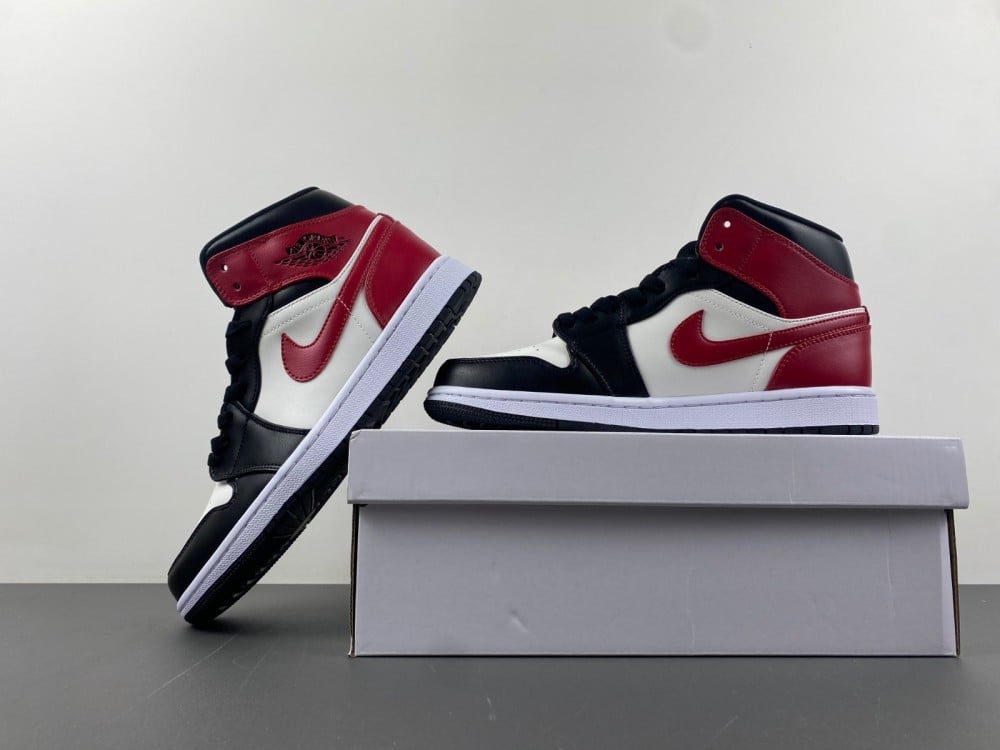 Air Jordan 1 Mid 'Black Toe' BQ6472-160