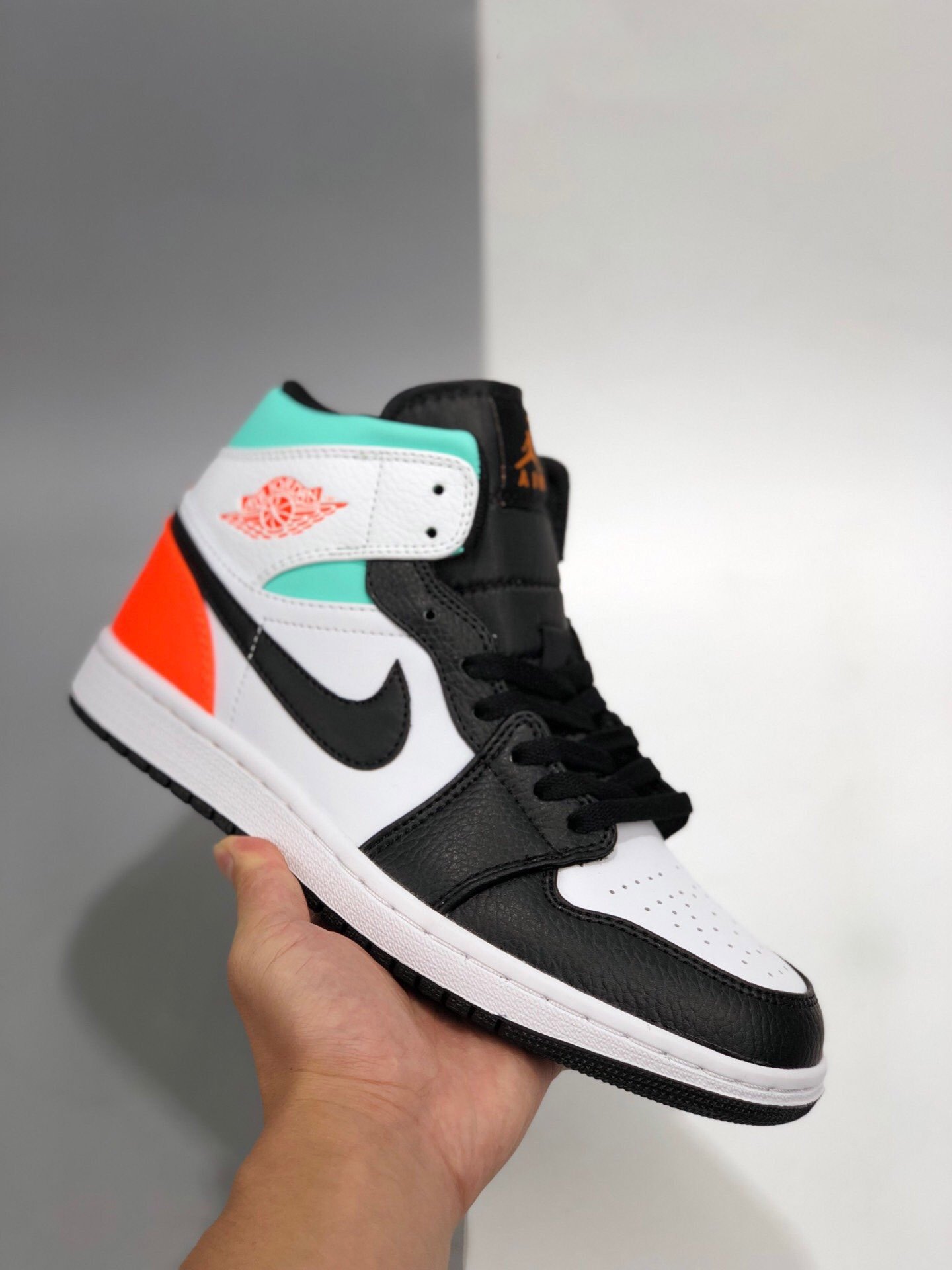 Air Jordan 1 Mid Black Toe BQ6931-100