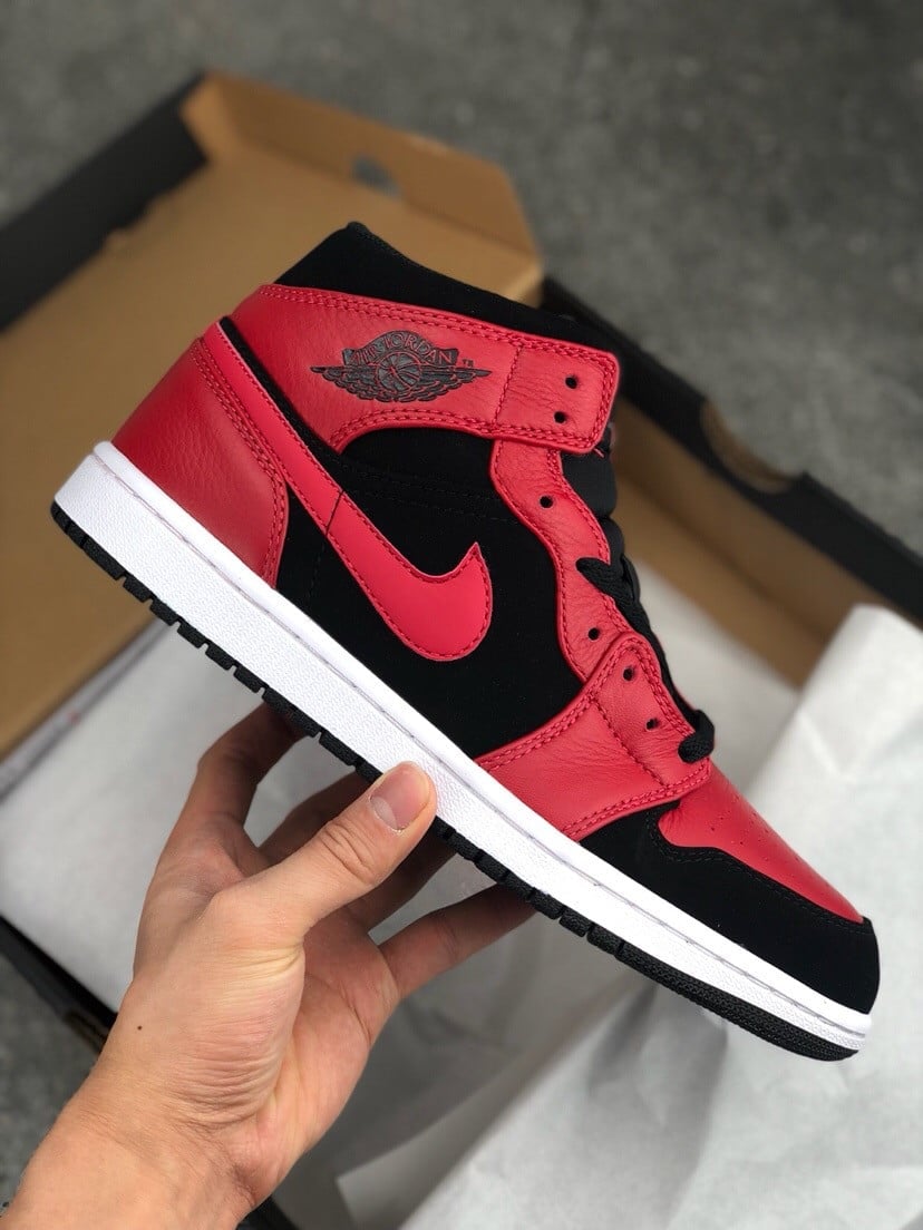 Air Jordan 1 Mid Bred 554724-054