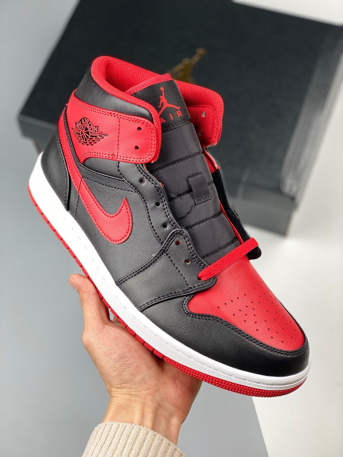 Air Jordan 1 Mid 'Bred' Black/White/Fire Red DQ8426-060