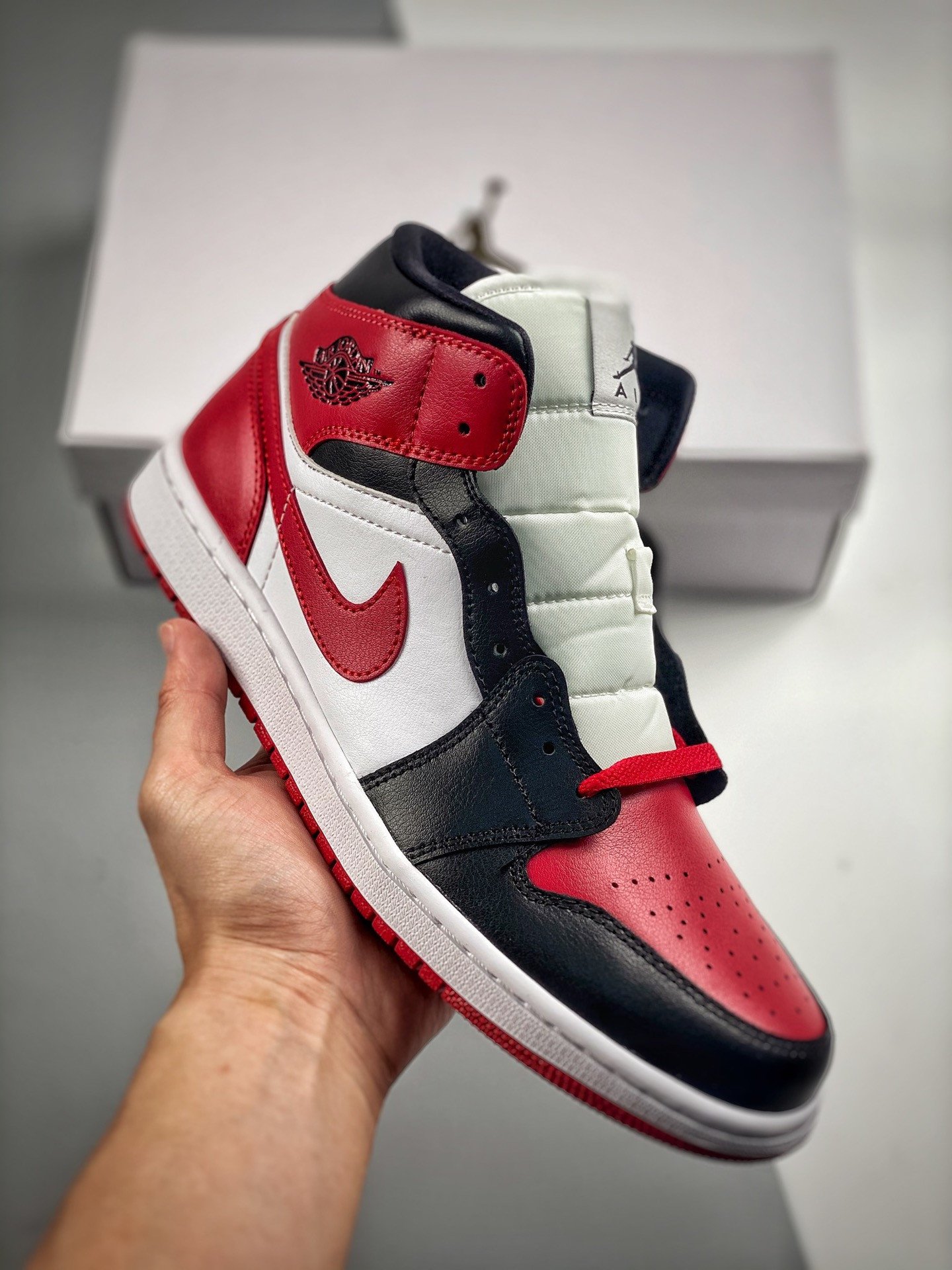 Air Jordan 1 Mid Bred Toe BQ6472-079