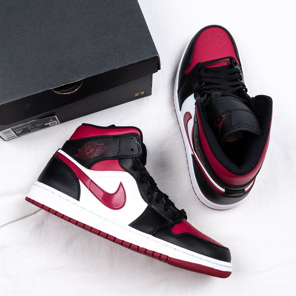 Air Jordan 1 Mid Bred Toe White Black Red 554724-066