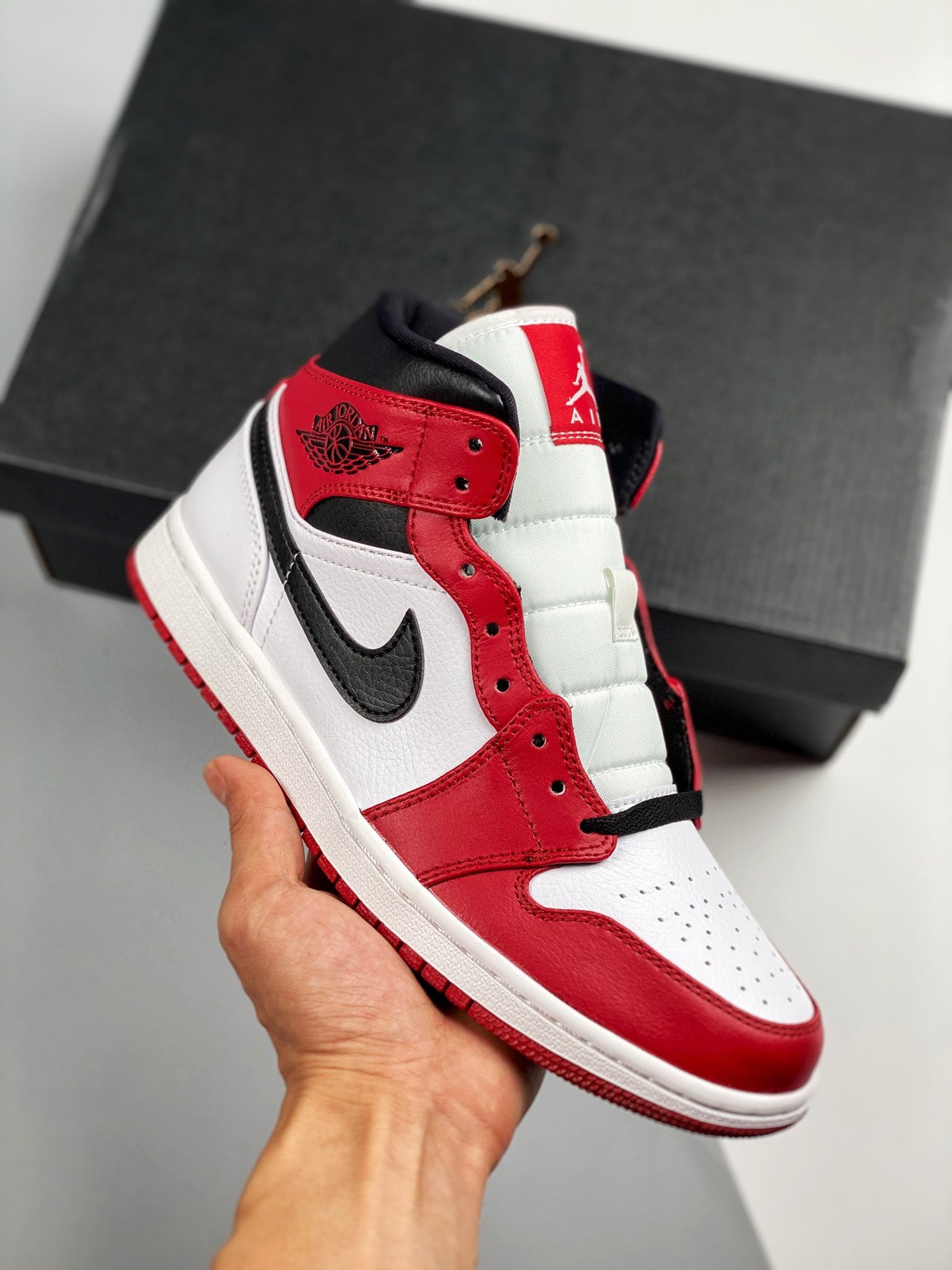 Air Jordan 1 Mid Chicago White/Gym Red-Black 554724-173