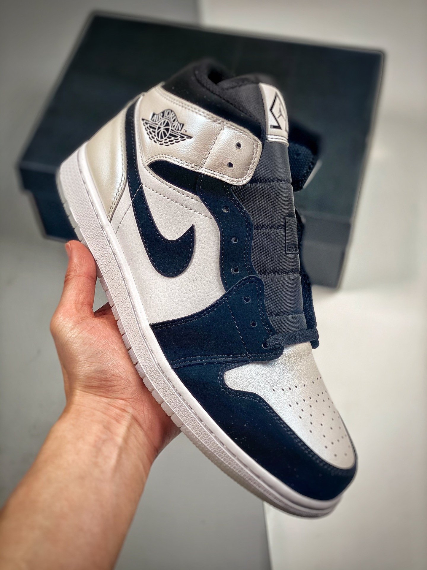 Air Jordan 1 Mid "Diamond Shorts" DH6931 001
