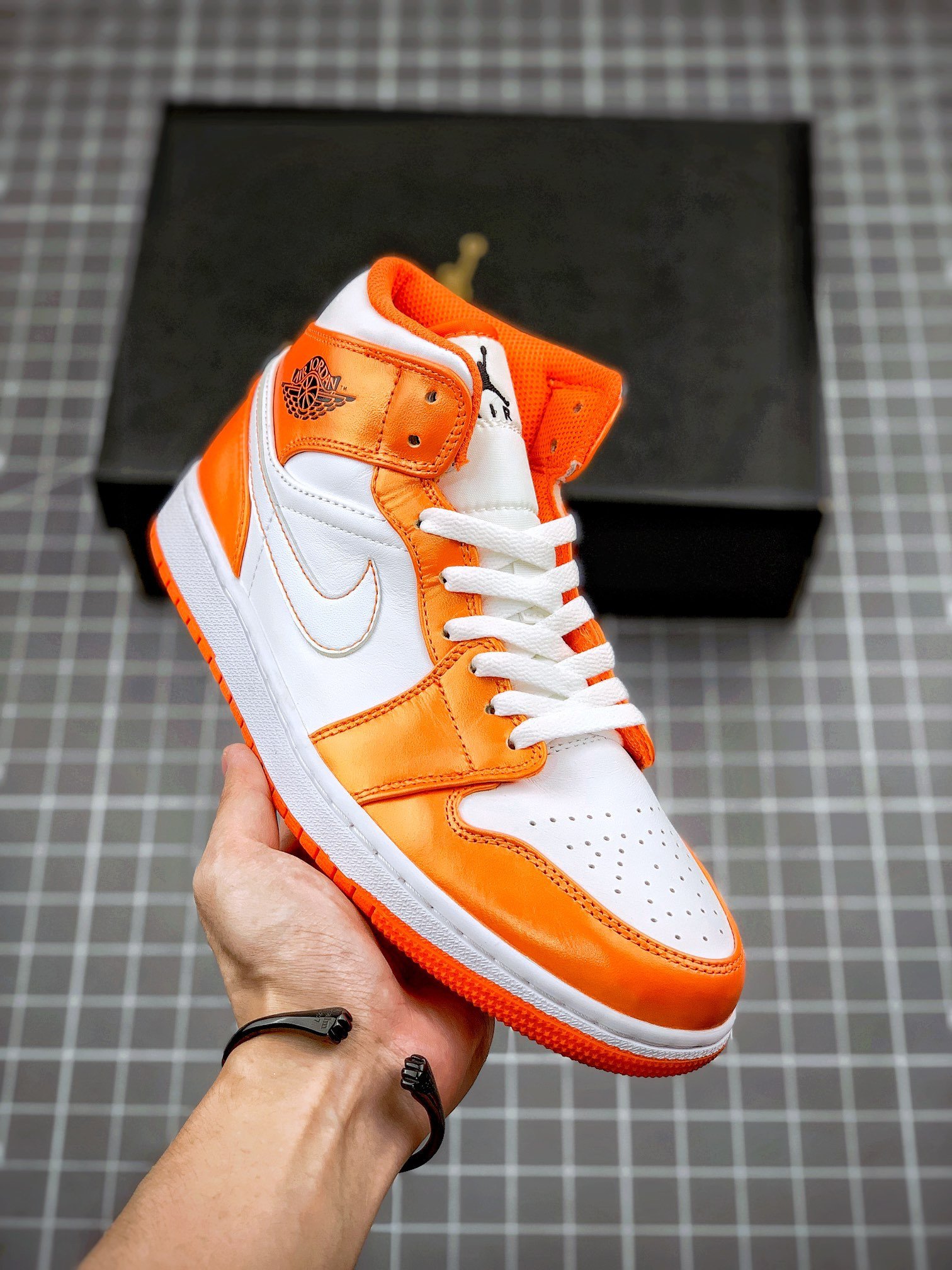 Air Jordan 1 Mid "Electro Orange DM3531-800