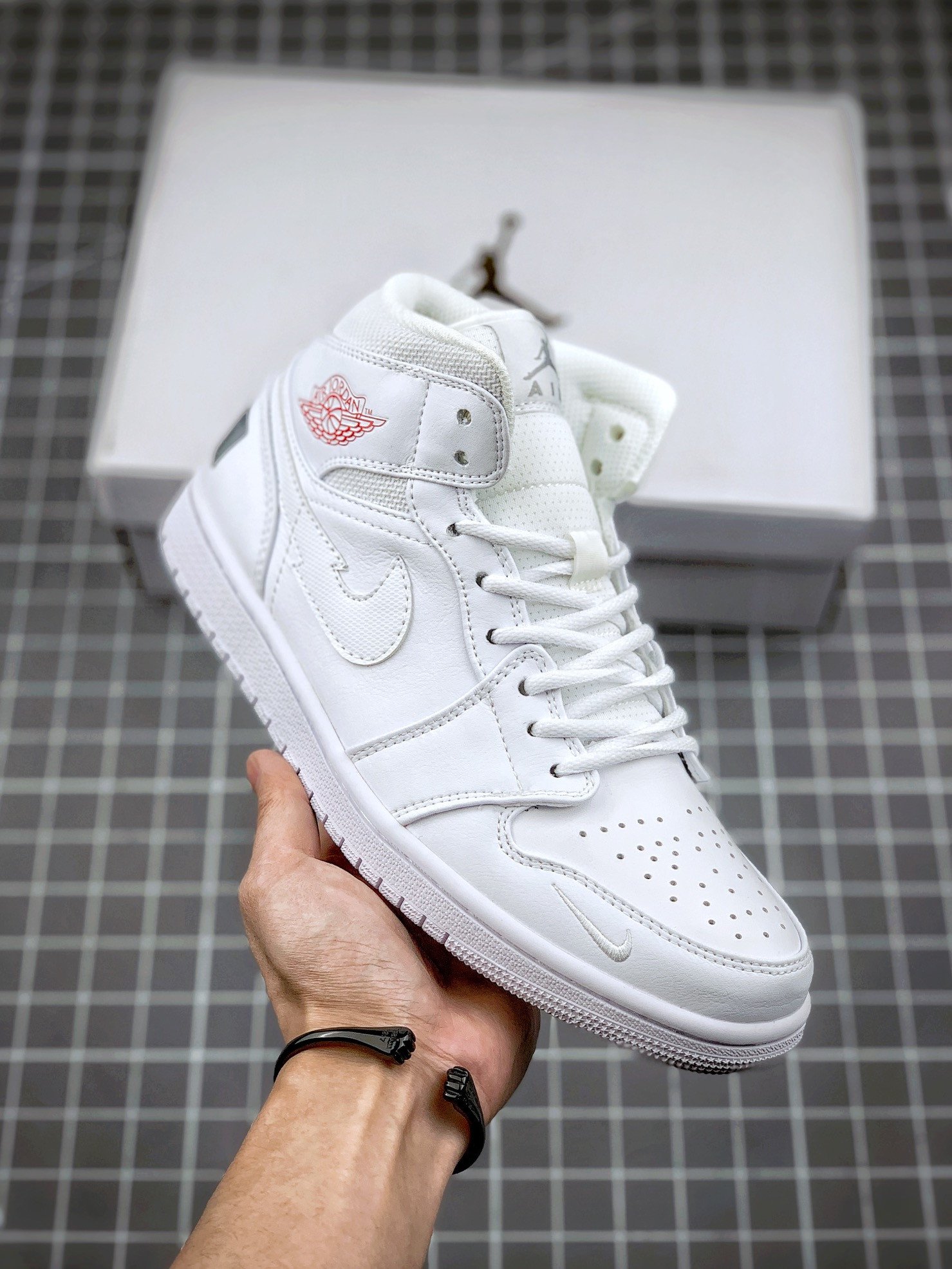 Air Jordan 1 Mid Euro Tour CW7589-100