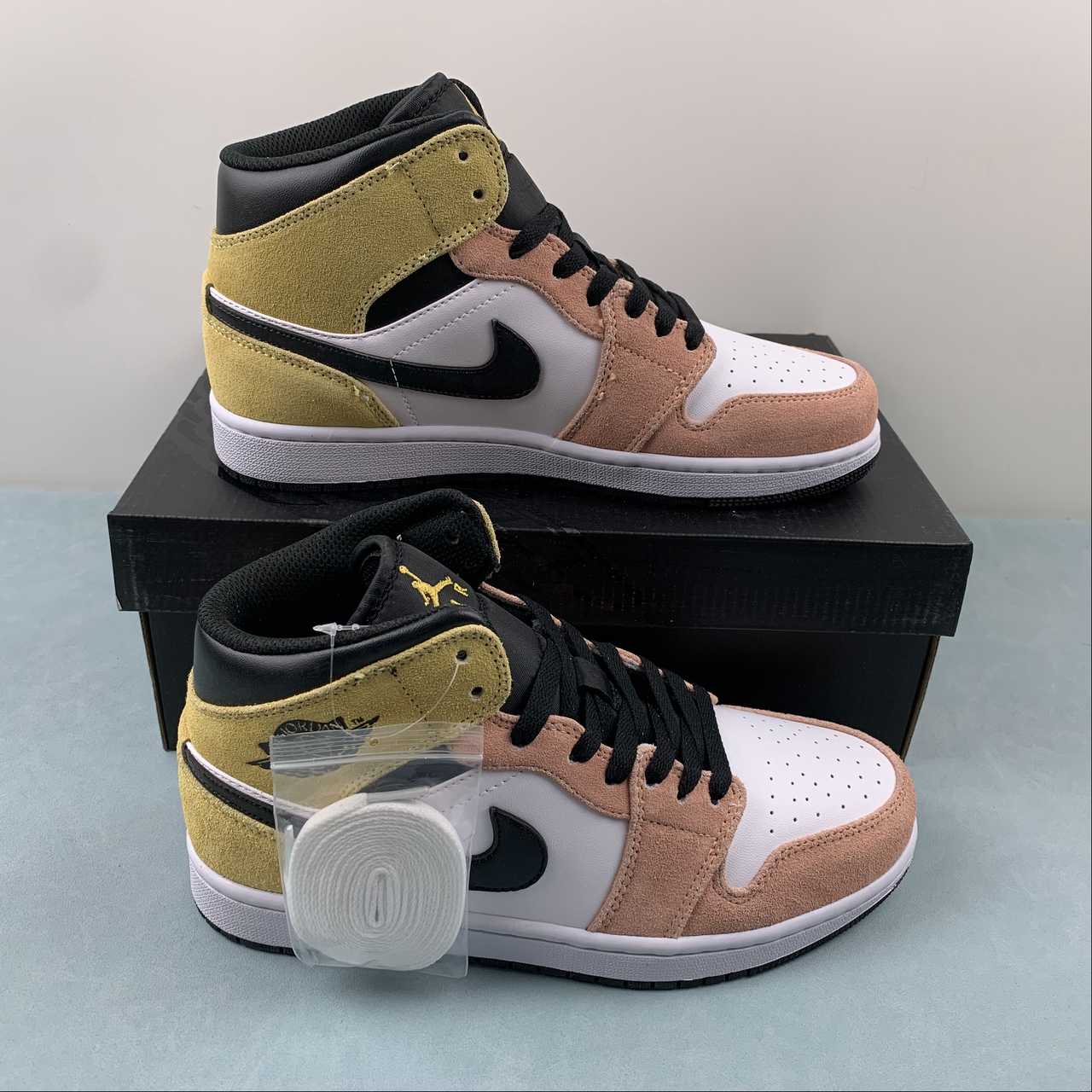 Air Jordan 1 Mid "Flight Club" DX4332-800