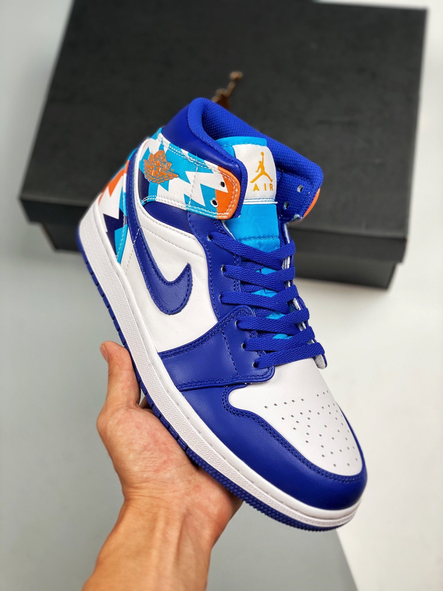 Air Jordan 1 Mid 'Geometric Pint' 555112-105