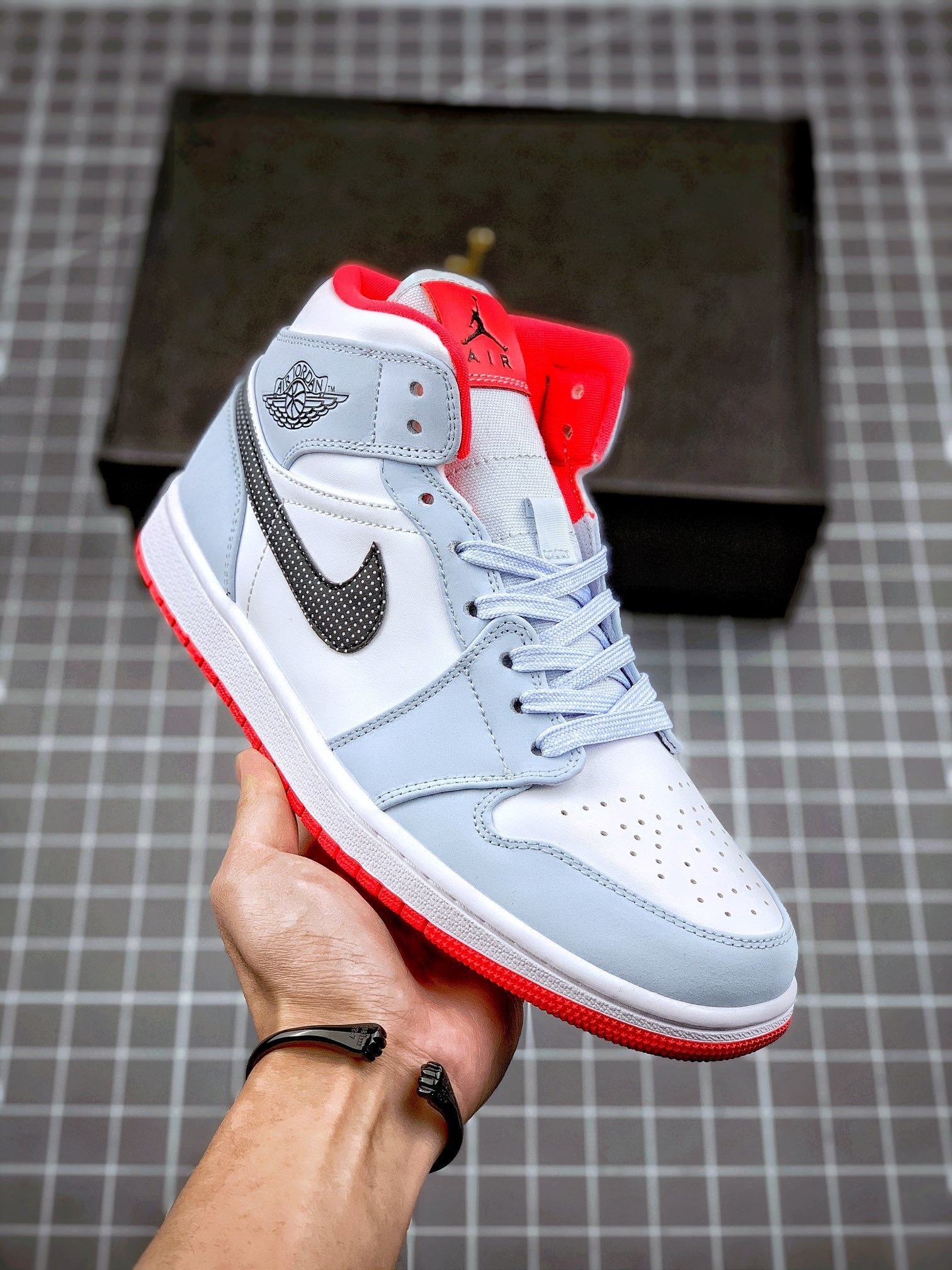 Air Jordan 1 Mid "Half Blue" 555112-400