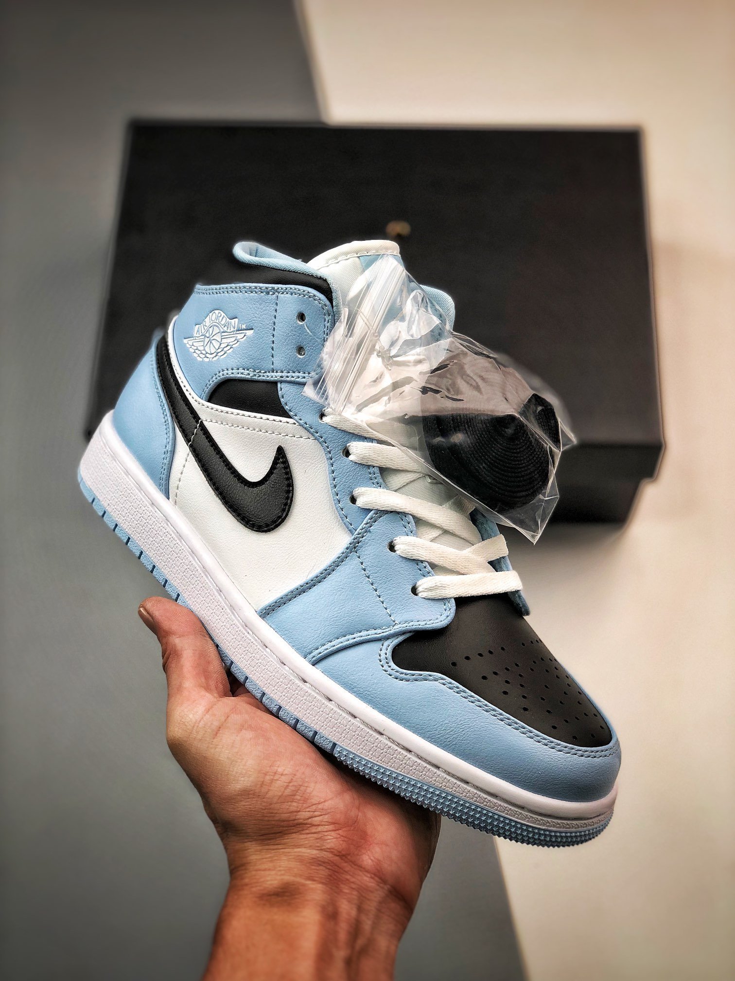 Air Jordan 1 Mid Ice Blue/Black-Sail-White 555112-401