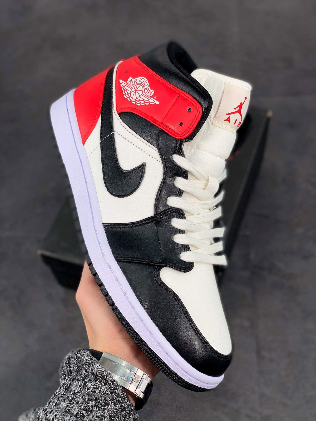 Air Jordan 1 Mid Light Orewood Brown/Newsprint-Bright Crimson DQ6078-100