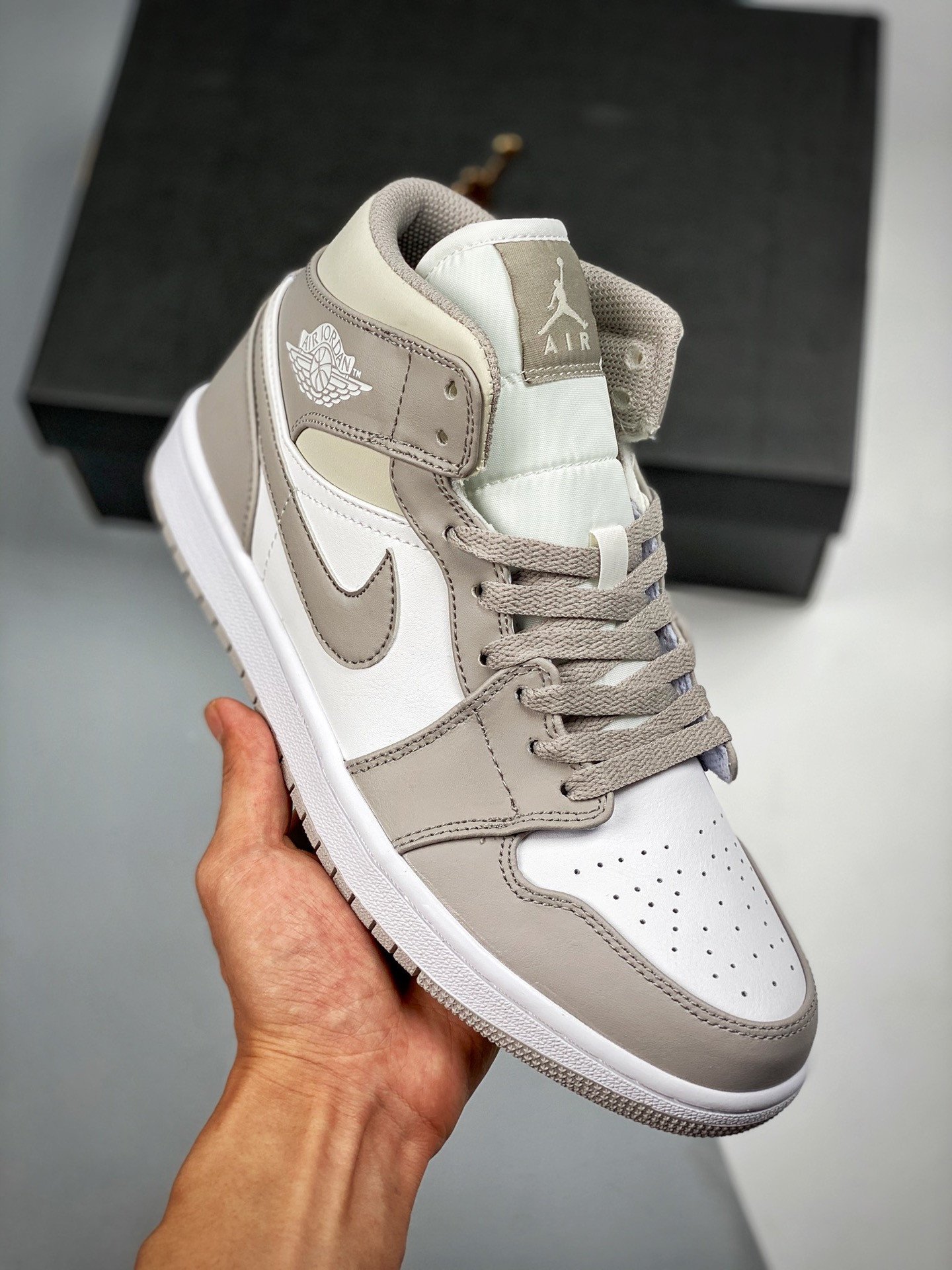 Air Jordan 1 Mid Linen White 554724-082