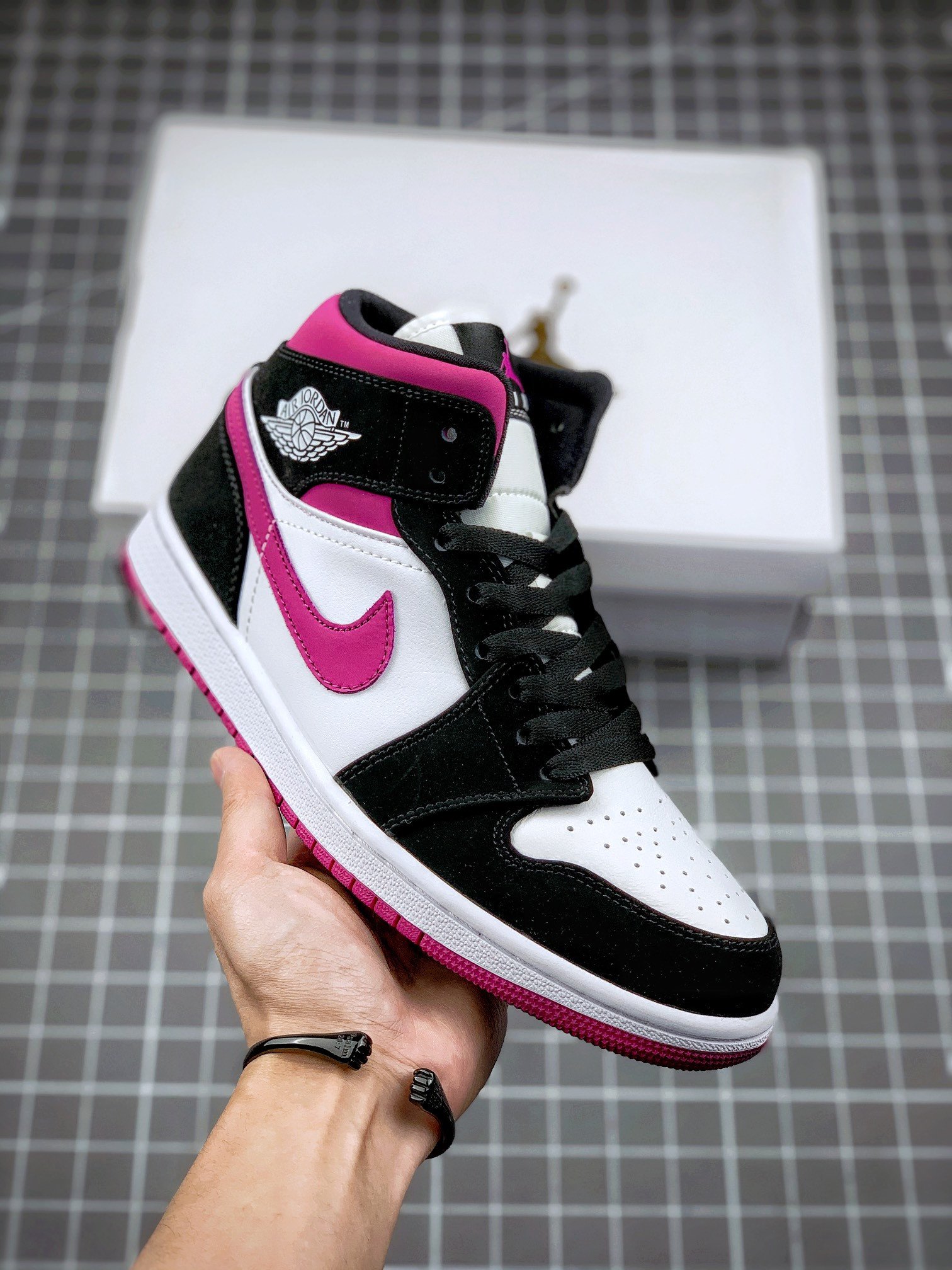 Air Jordan 1 Mid 'Magenta' BQ6472-005