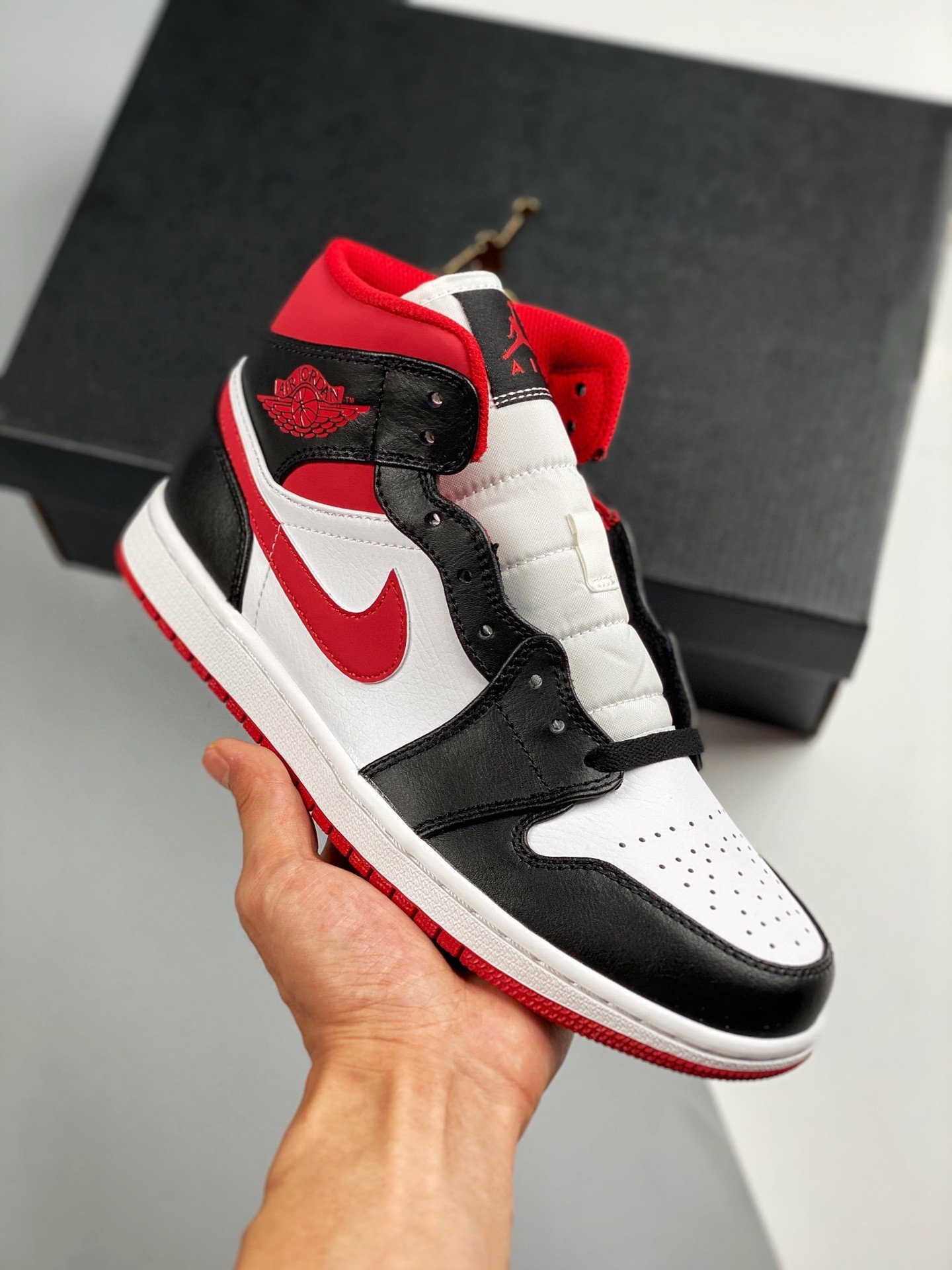 Air Jordan 1 Mid Metallic Red White/Gym Red-Black 554724-122