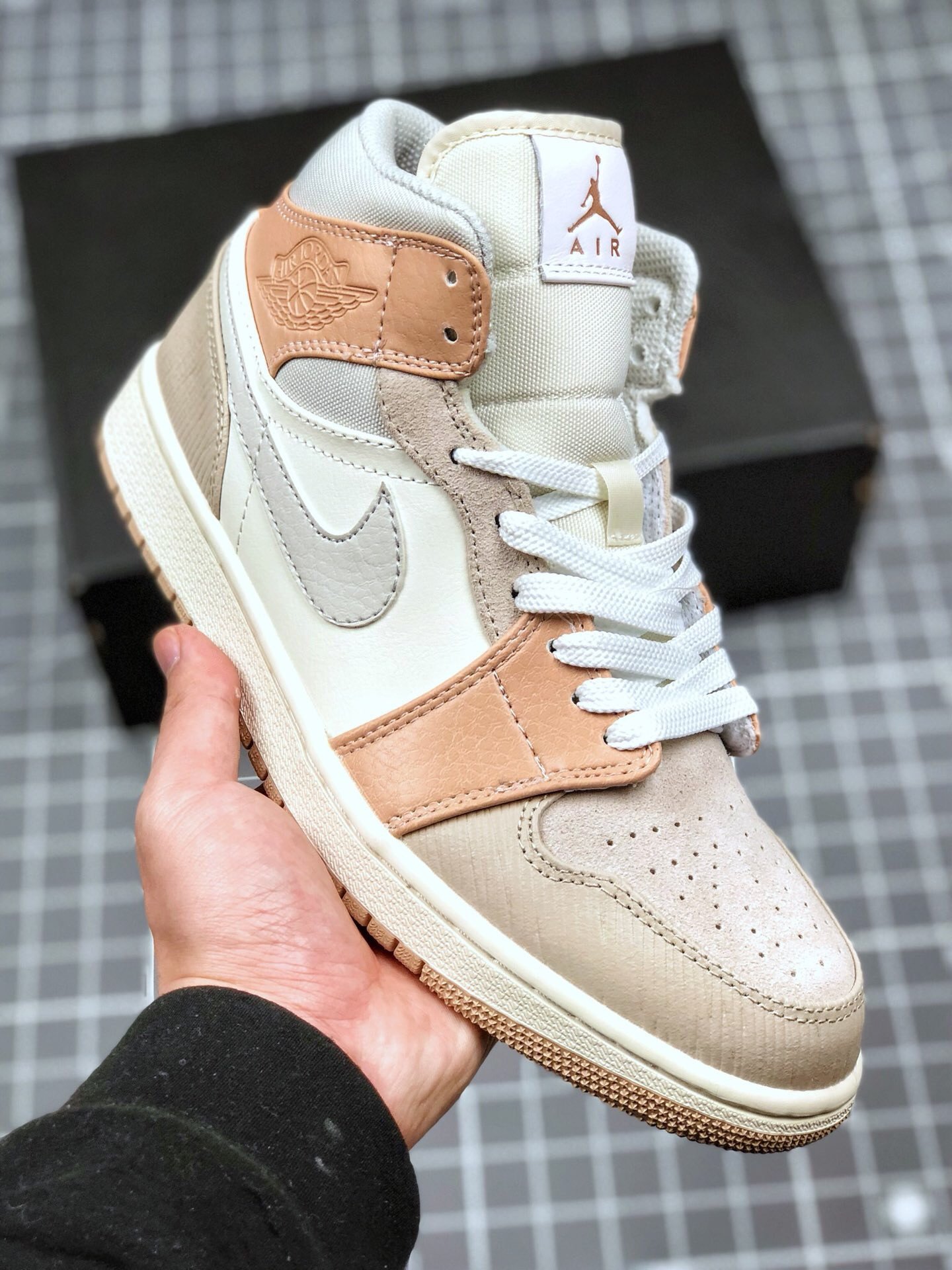Air Jordan 1 Mid Milan Sail/Light Bone-String-Shimmer CV3044-100