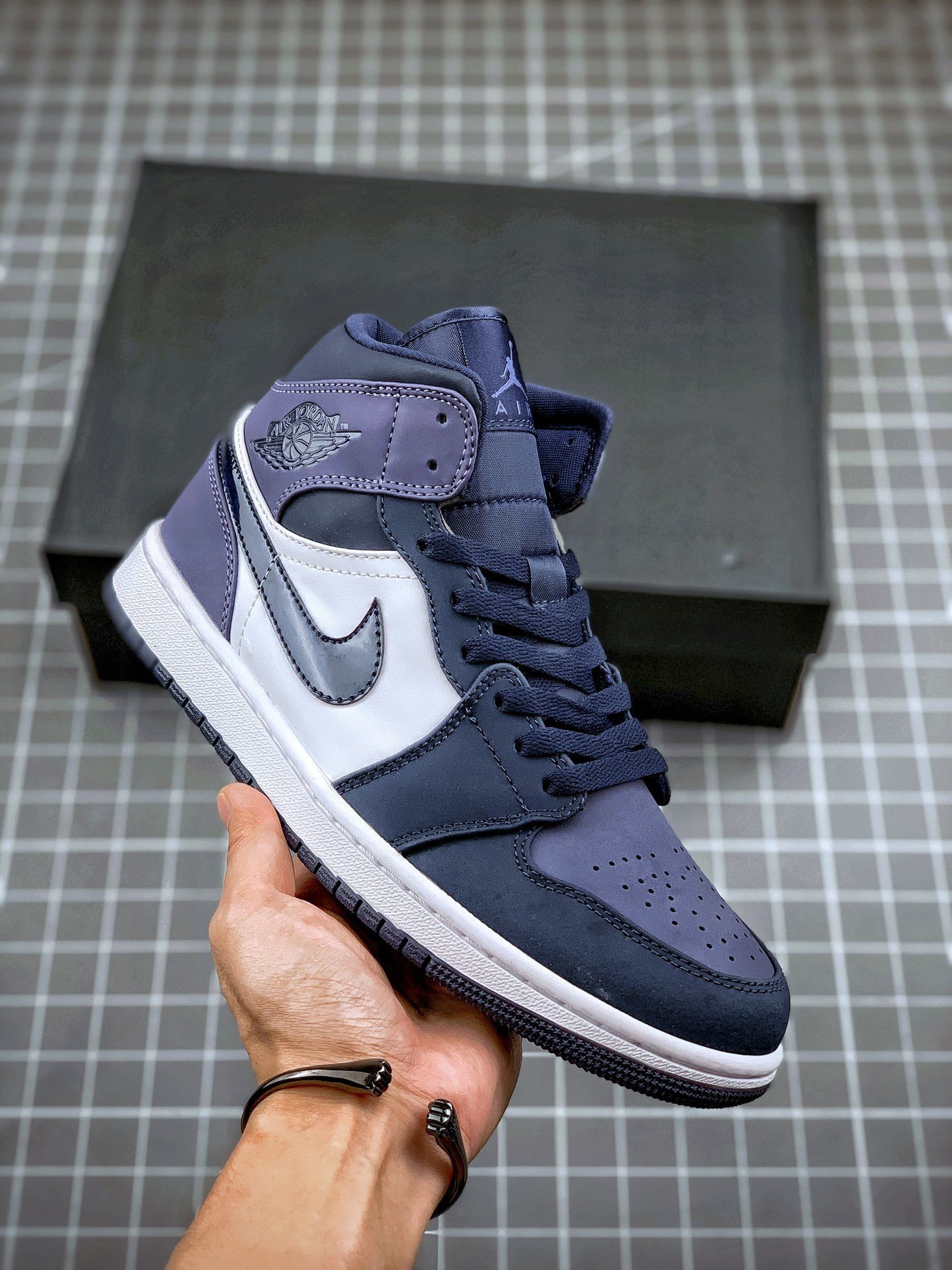 Air Jordan 1 Mid Obsidian/Sanded Purple-White 554724-445