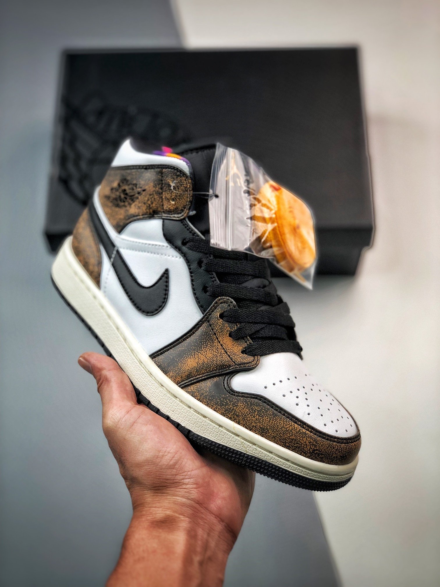 Air Jordan 1 Mid "Orange Wear-Away" DQ8417-071