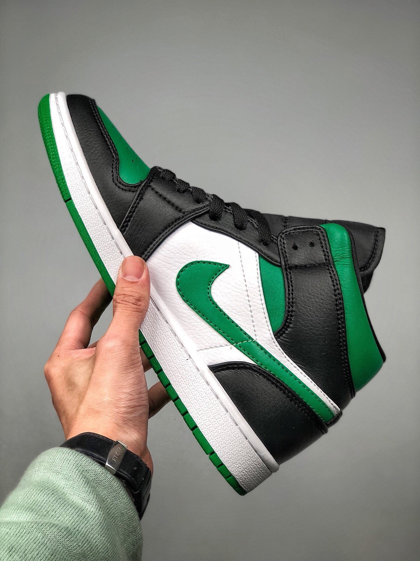 Air Jordan 1 Mid Pine Green/White-Black-University Red 554724-067