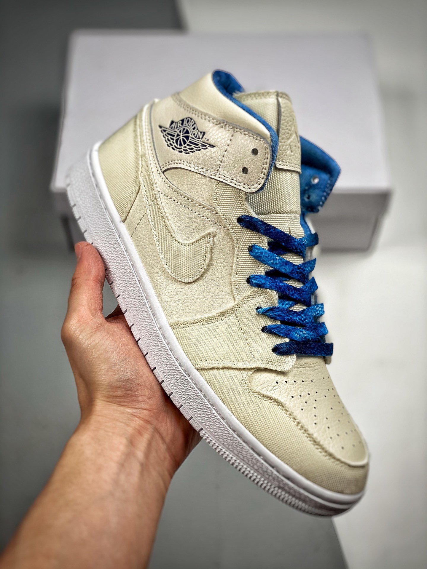 Air Jordan 1 Mid Sanddrift/Midnight Navy-White-Sail DM9126-104