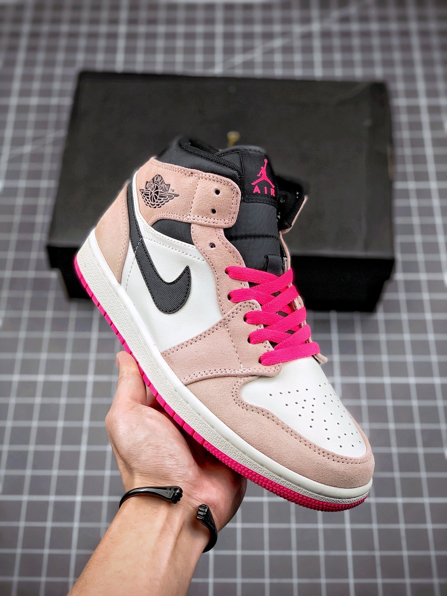 Air Jordan 1 Mid SE Crimson Tint/Hyper Pink 852542-801