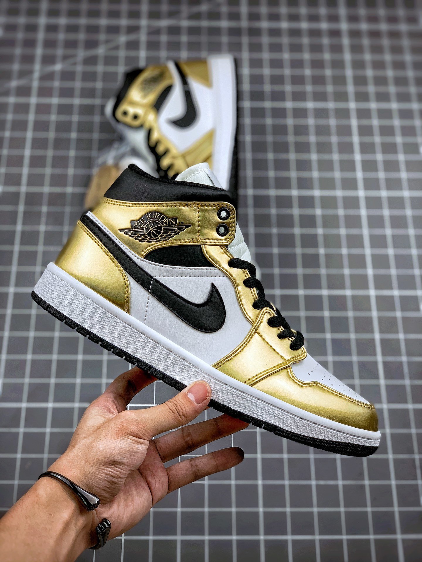 Air Jordan 1 Mid SE Metallic Gold/White-Black DC1419-700
