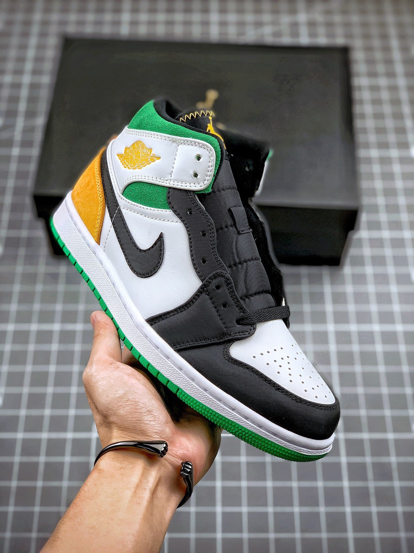 Air Jordan 1 Mid SE "Oakland" White Black Green Yellow 852542-101
