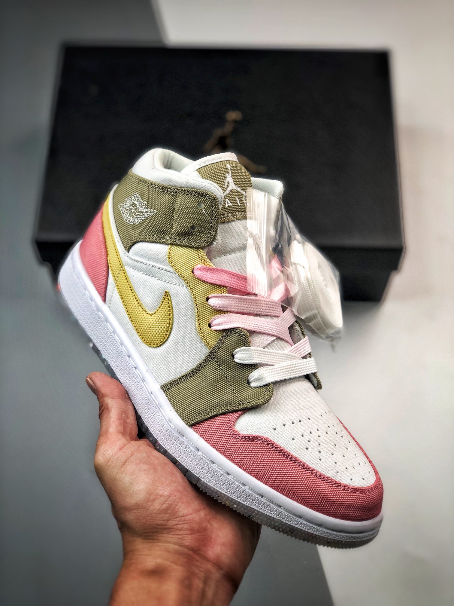 Air Jordan 1 Mid SE Pastel Vivid Green Grind DJ0338-100