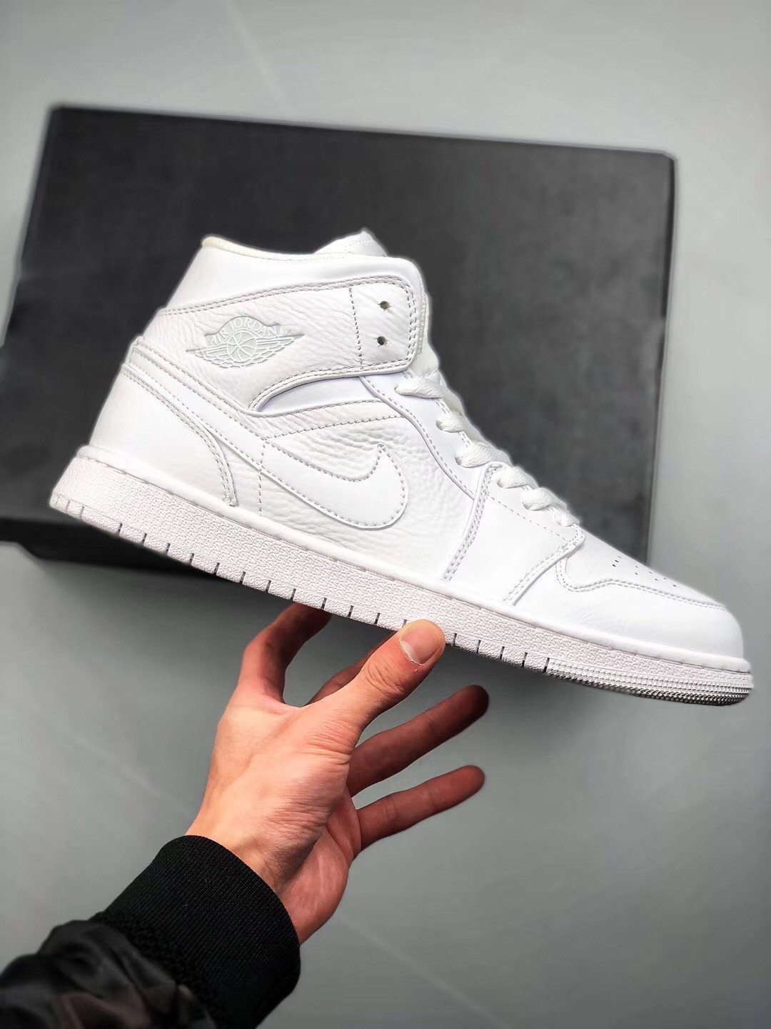 Air Jordan 1 Mid "Triple White" 554724-109
