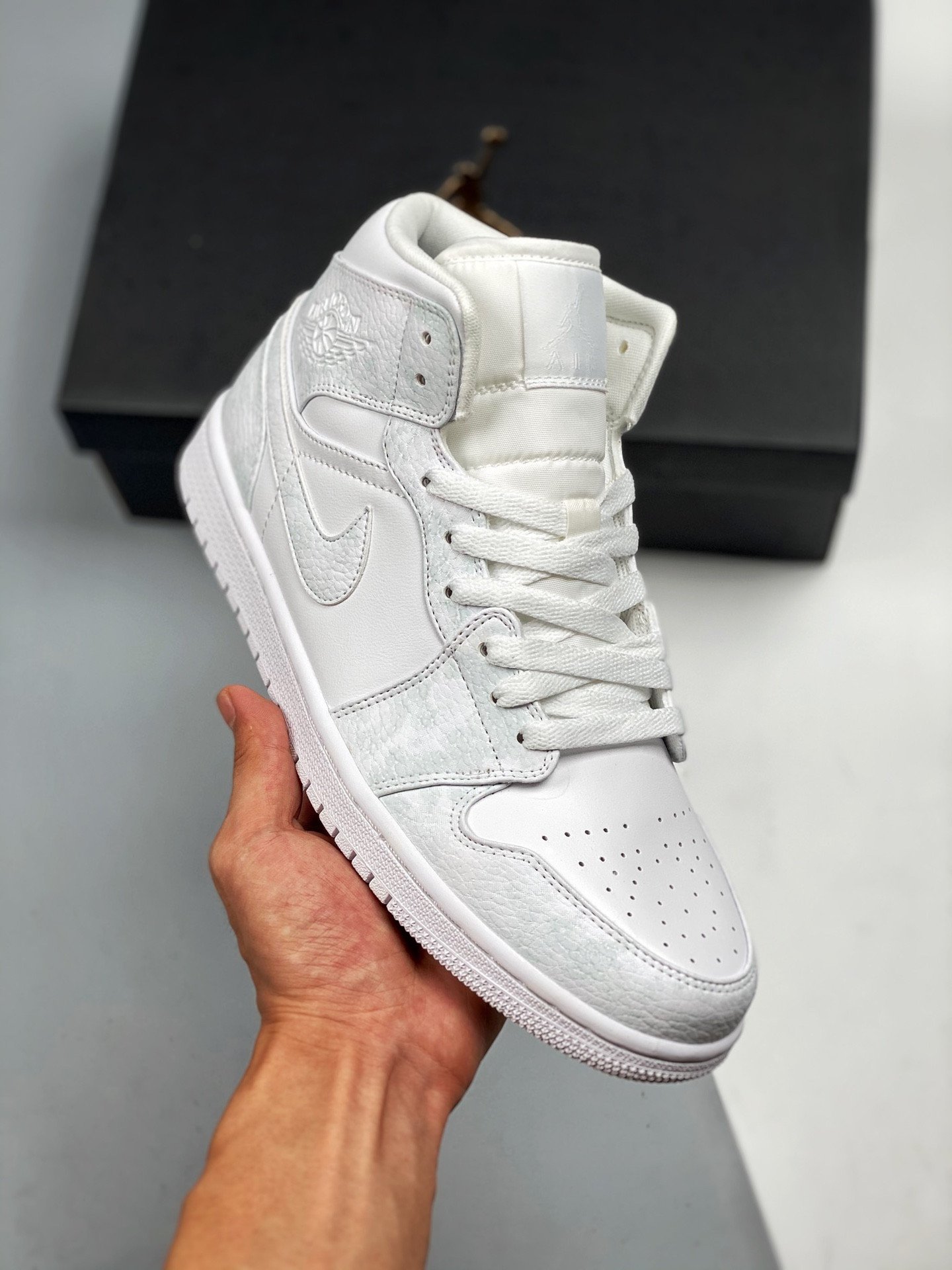 Air Jordan 1 Mid Triple White 554724-130