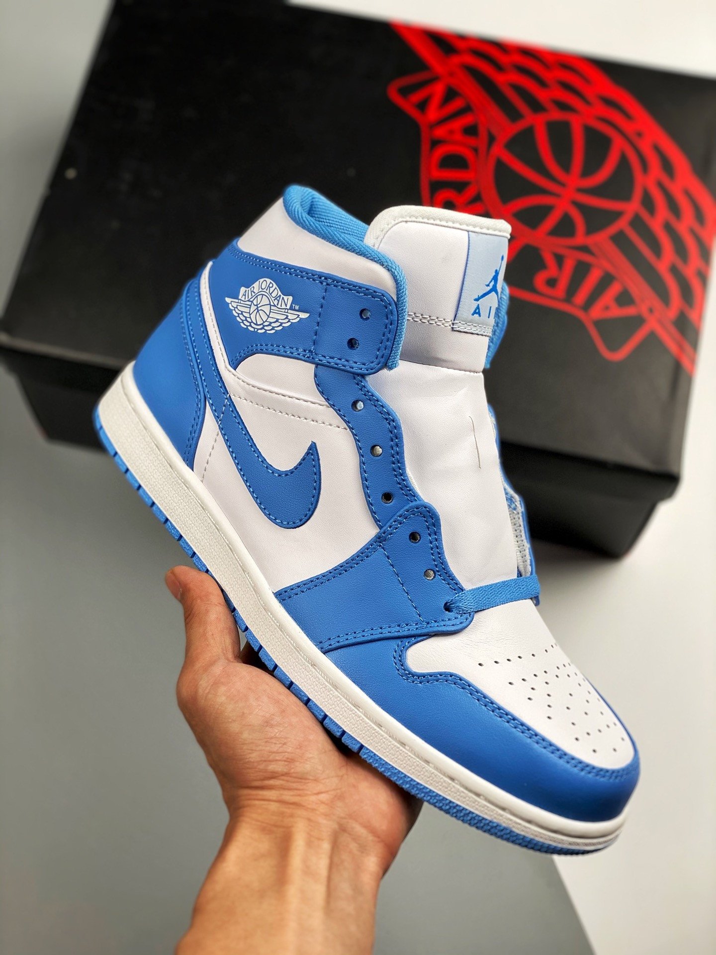 Air Jordan 1 Mid 'UNC' 554724-106