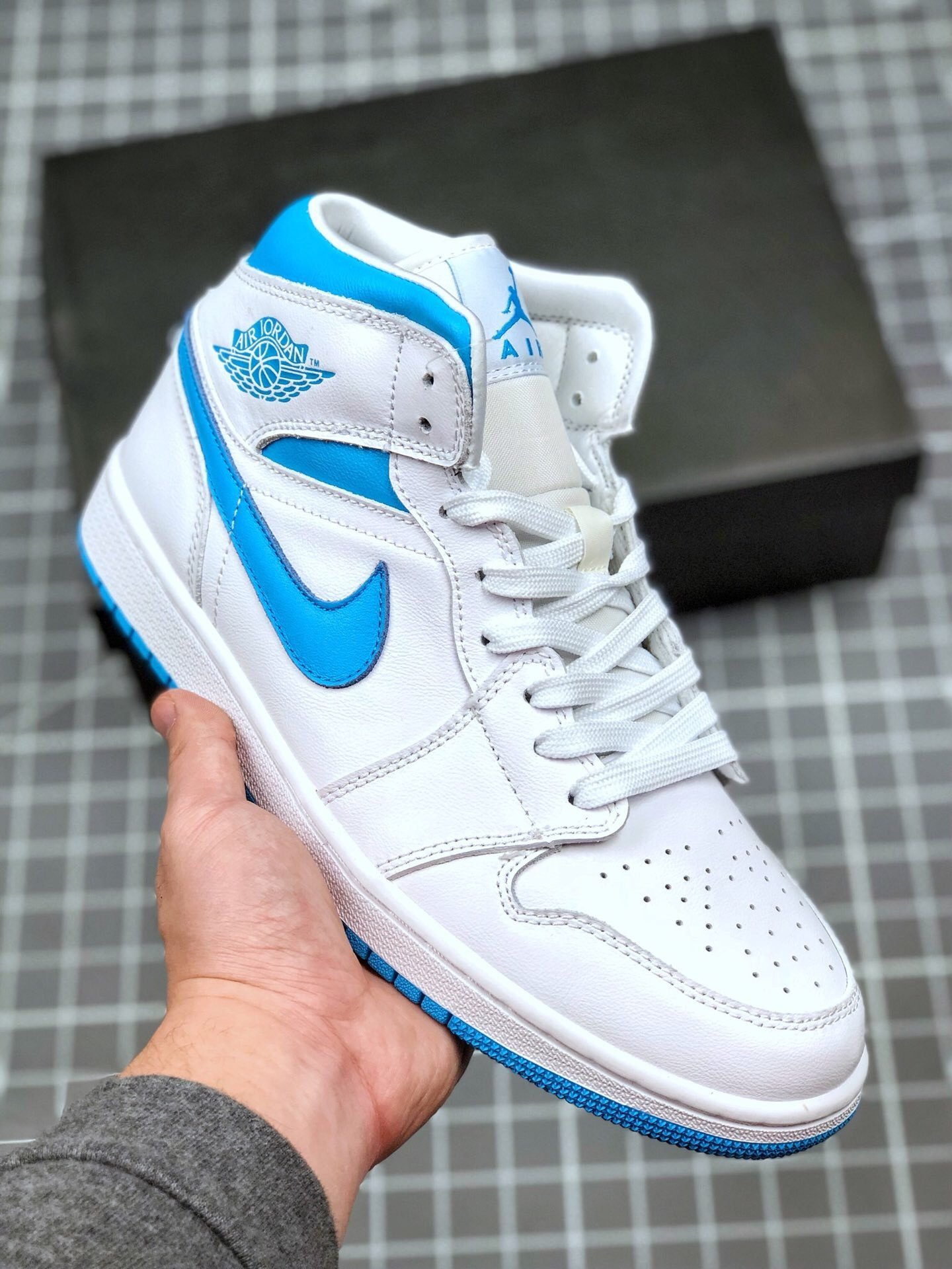 Air Jordan 1 Mid UNC White/Light Blue BQ6472-114